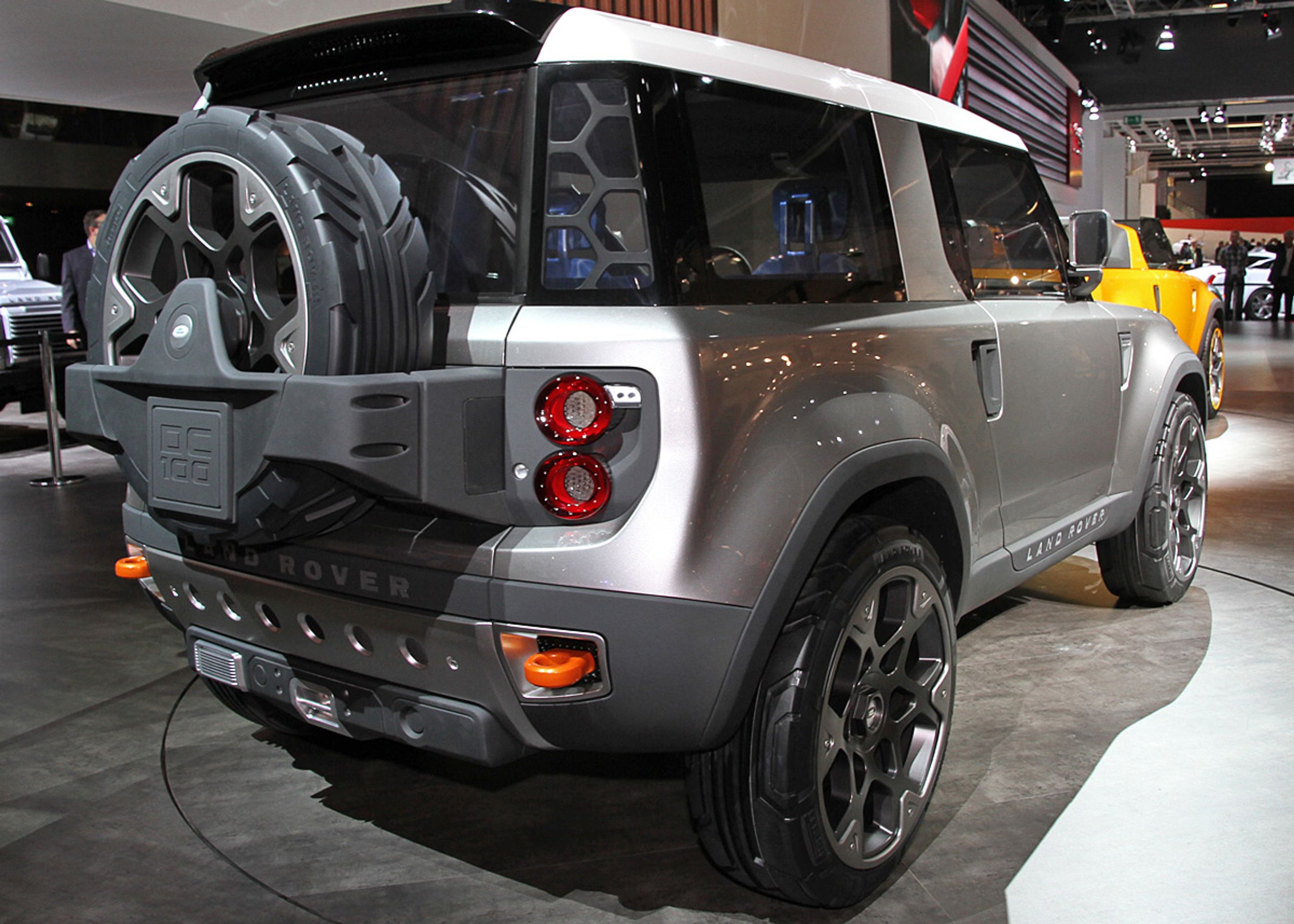 Konceptbilen har reservehjulet anbragt på "rette plads". 