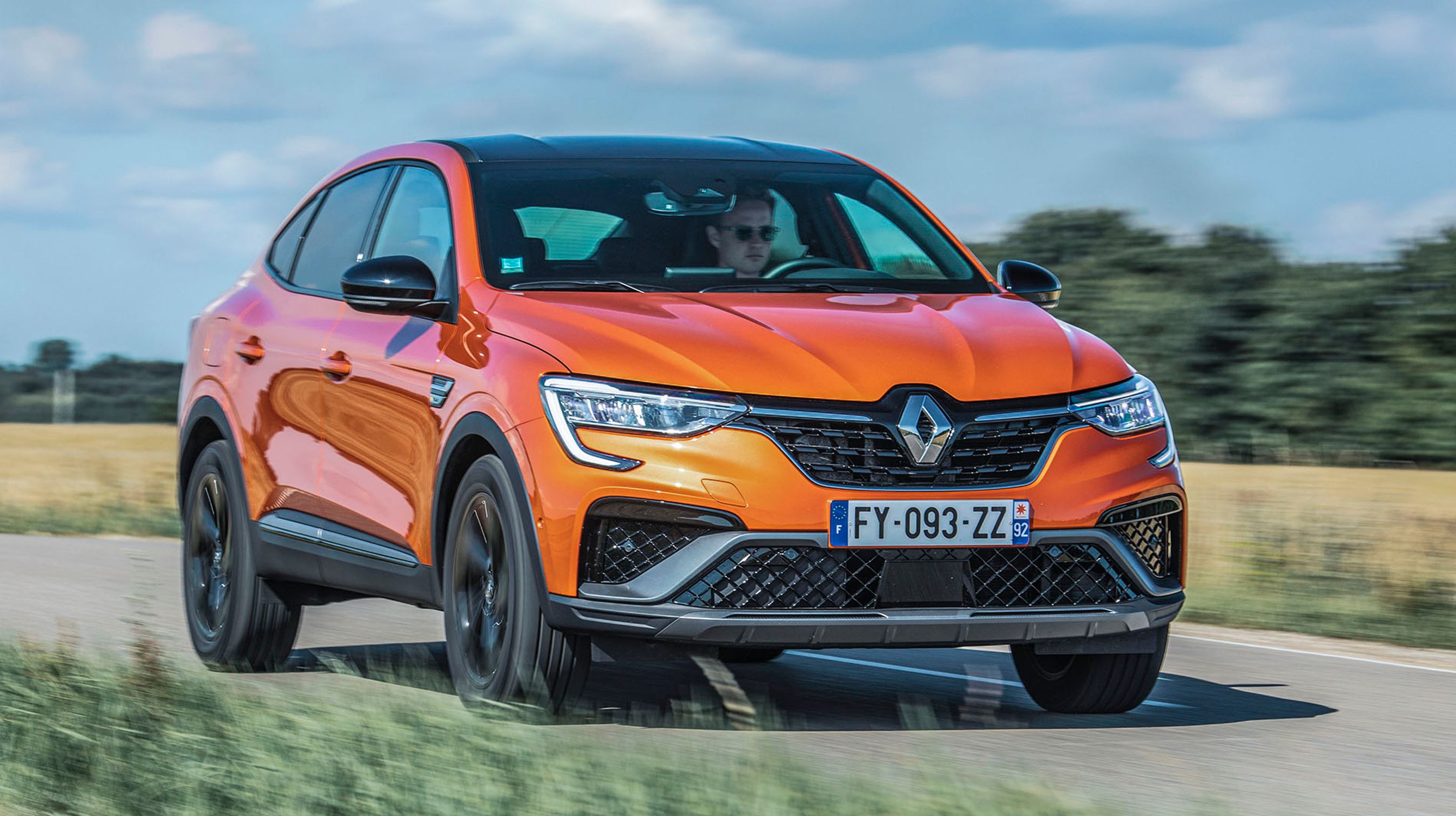 Den nye Arkana kan fås i tre udstyrsversioner i form af ZEN, INTENS og R.S. Line. Her er det den sidstnævnte, der er fotograferet. Sort tag er ekstraudstyr til 1.500 kr.