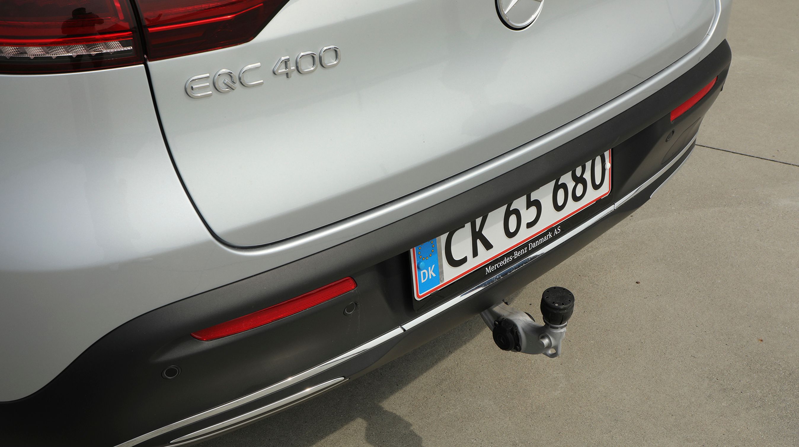 EQC må trække op til 1.800 kg på krogen, og er dermed blandt de få elbiler, der må køre med en ret stor påhængsvogn.