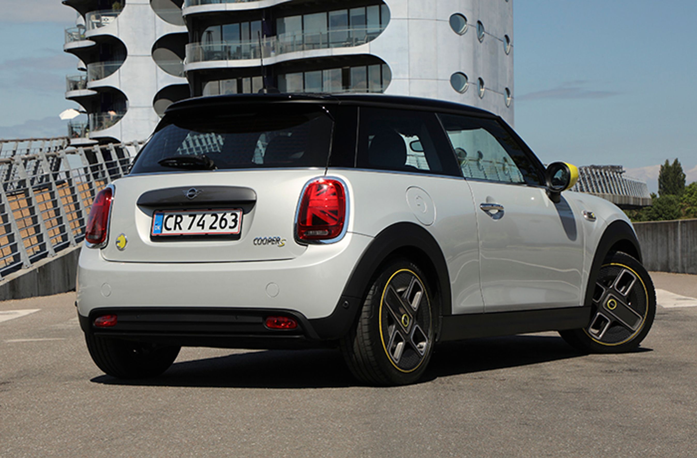 Mini Cooper SE set bagfra
