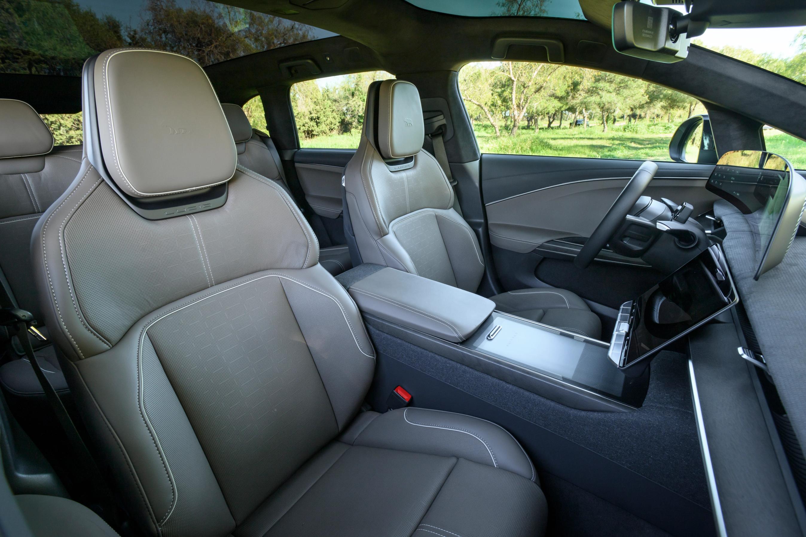 Forsæderne i Lucid Gravity