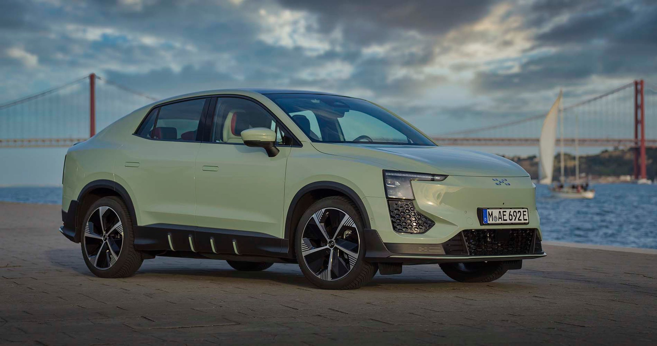 Aiways U6 parkeret ved mole i Lissabon