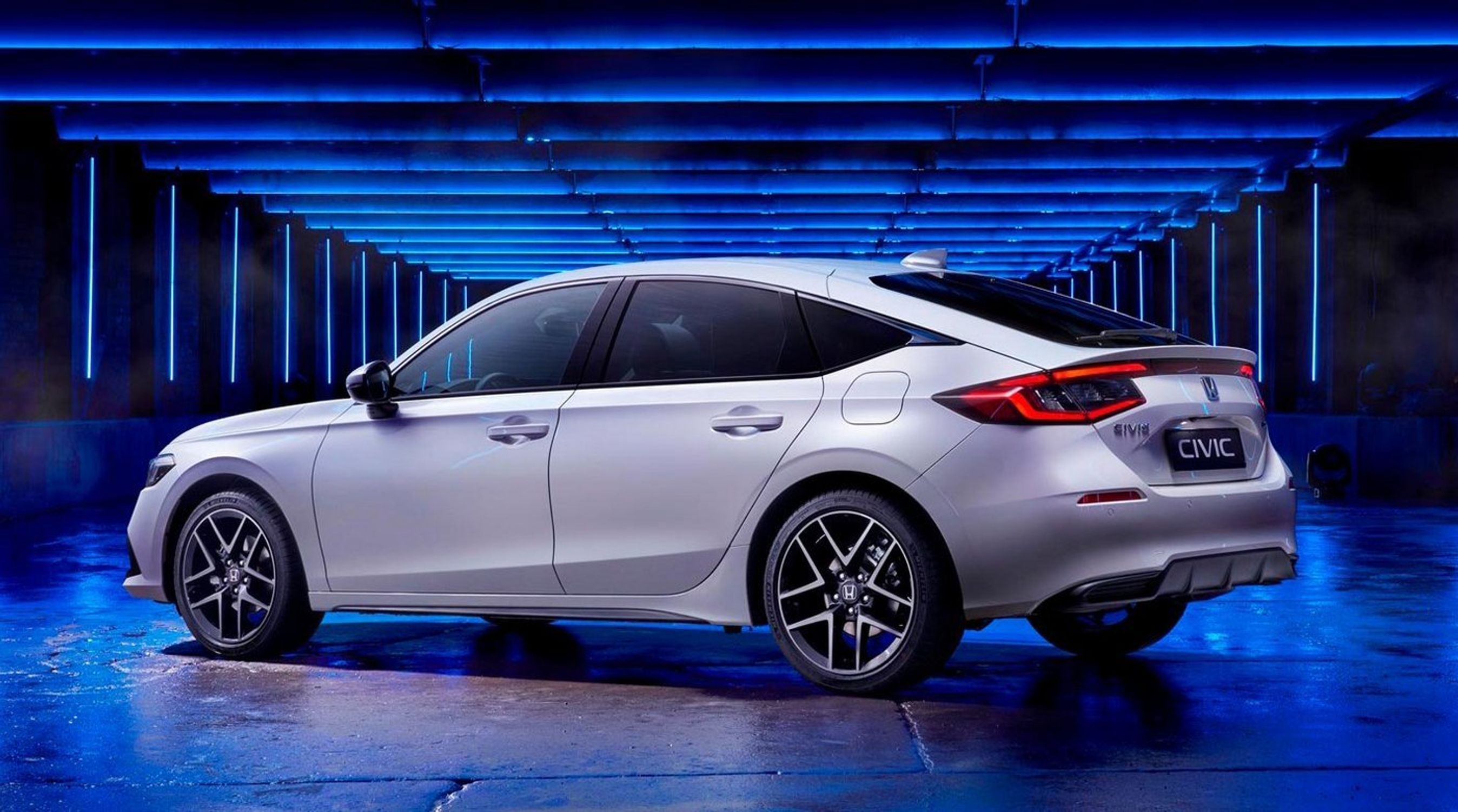 Honda Civic virker som en ganske elegant hatchback. Det lader til, at en sedan (som ligner temmelig meget) ikke kommer til Europa. 