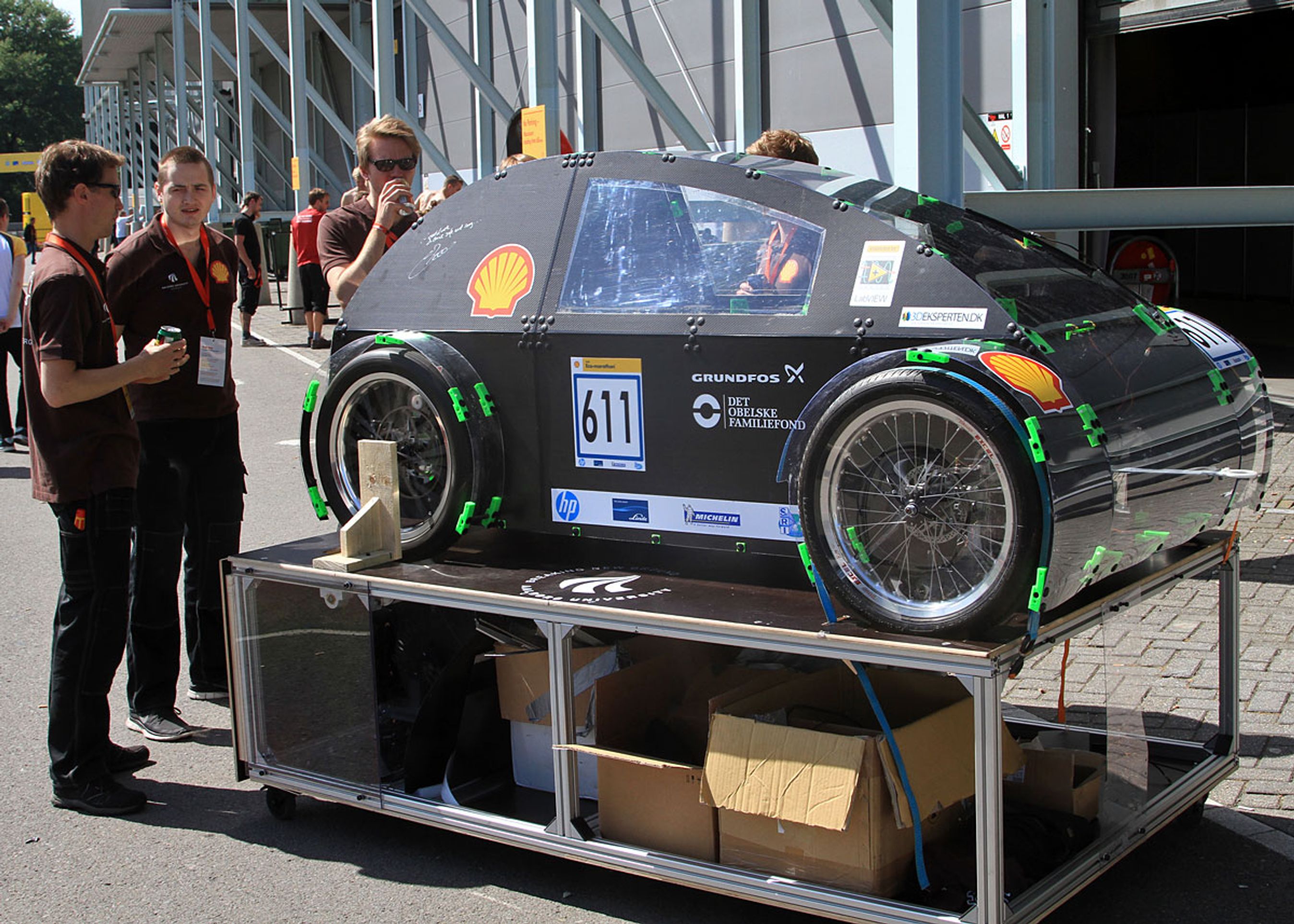 Aalborg Universitet havde god brug for det mobile rullefelt, det havde fået bygget til i år. Det gjorde det nemmere at teste bilen mellem reparationer og forbedringer.