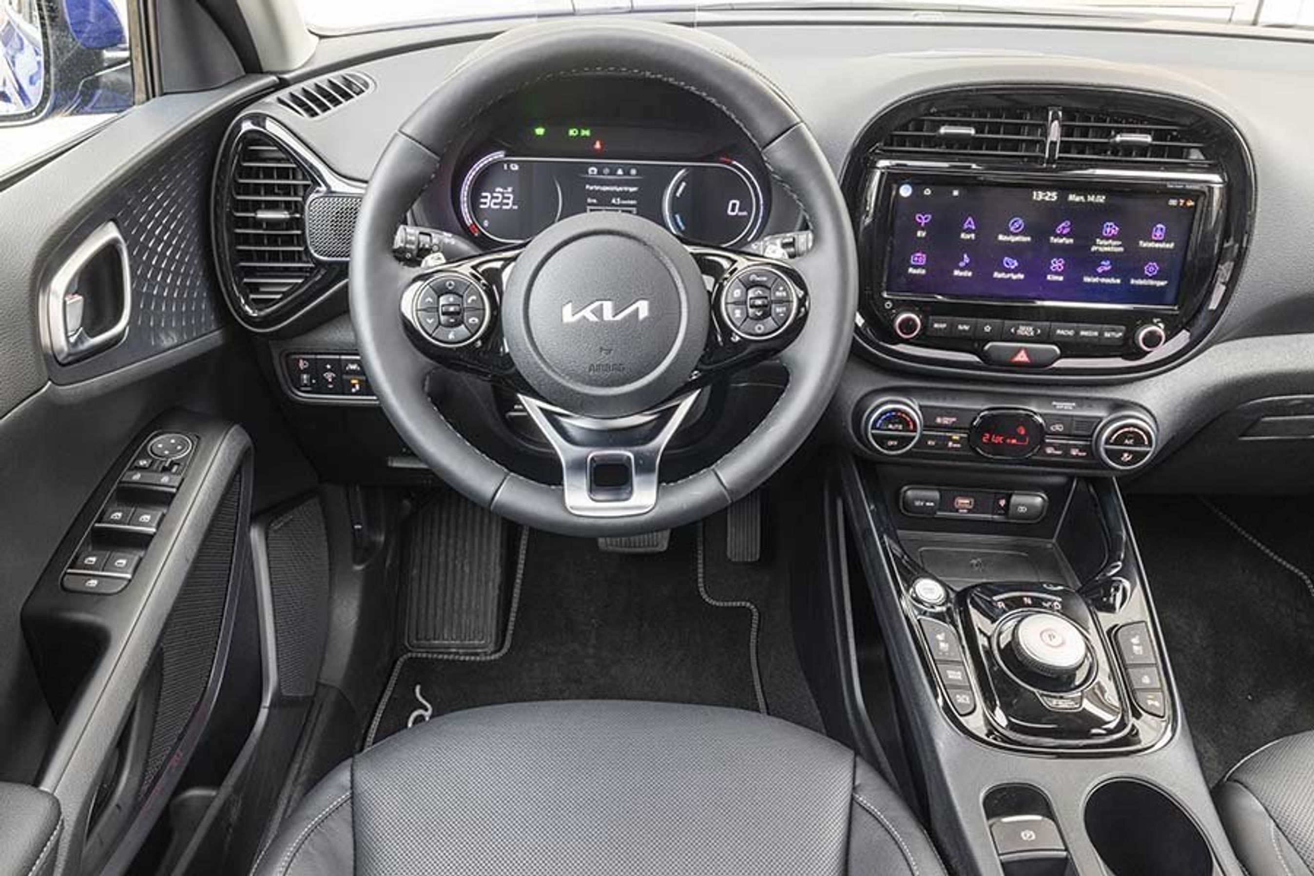 Førerpladsen er nok anderledes at se på, men den fungerer overraskende godt.