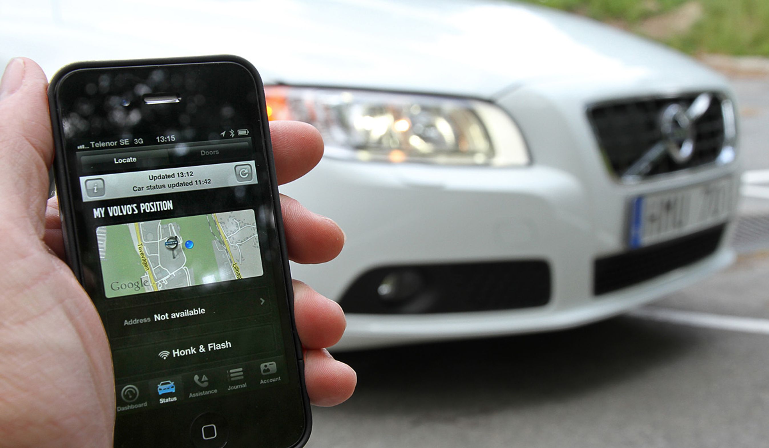 Elektronik som telefonintegration, wifi og musikdownload bliver afgørende salgsargumenter på fremtidens biler.