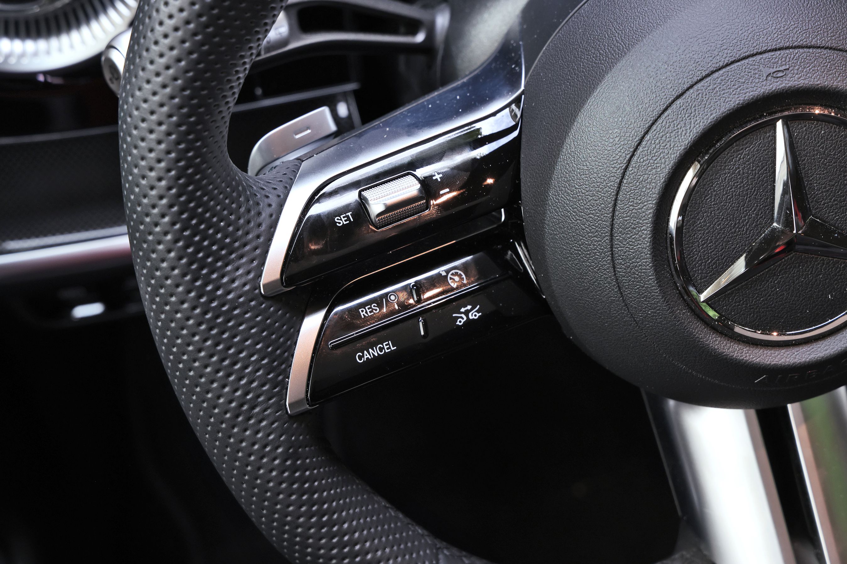 Knapper på rattet i en Mercedes-Benz GLC