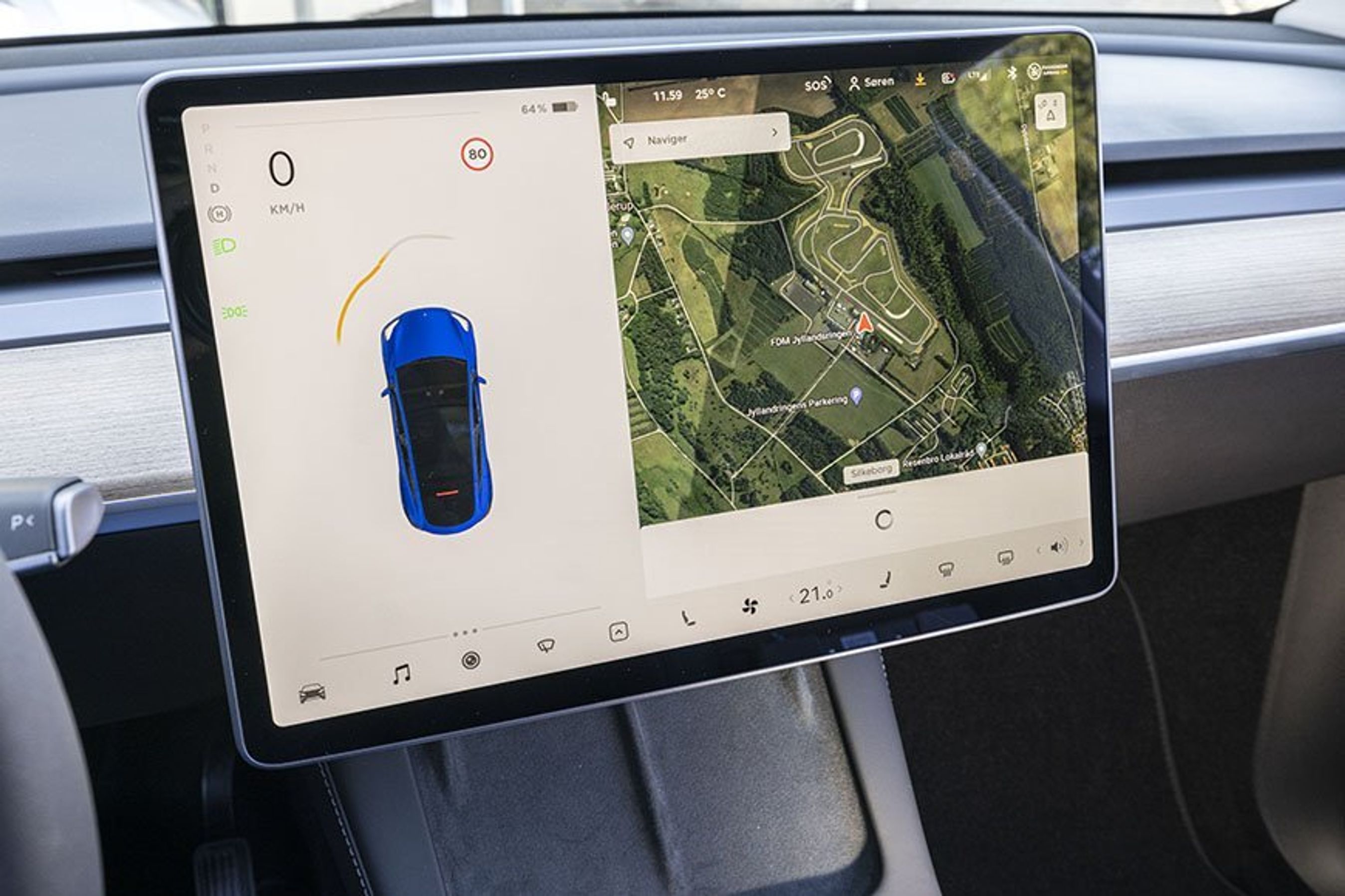 Tesla Model Y skærm