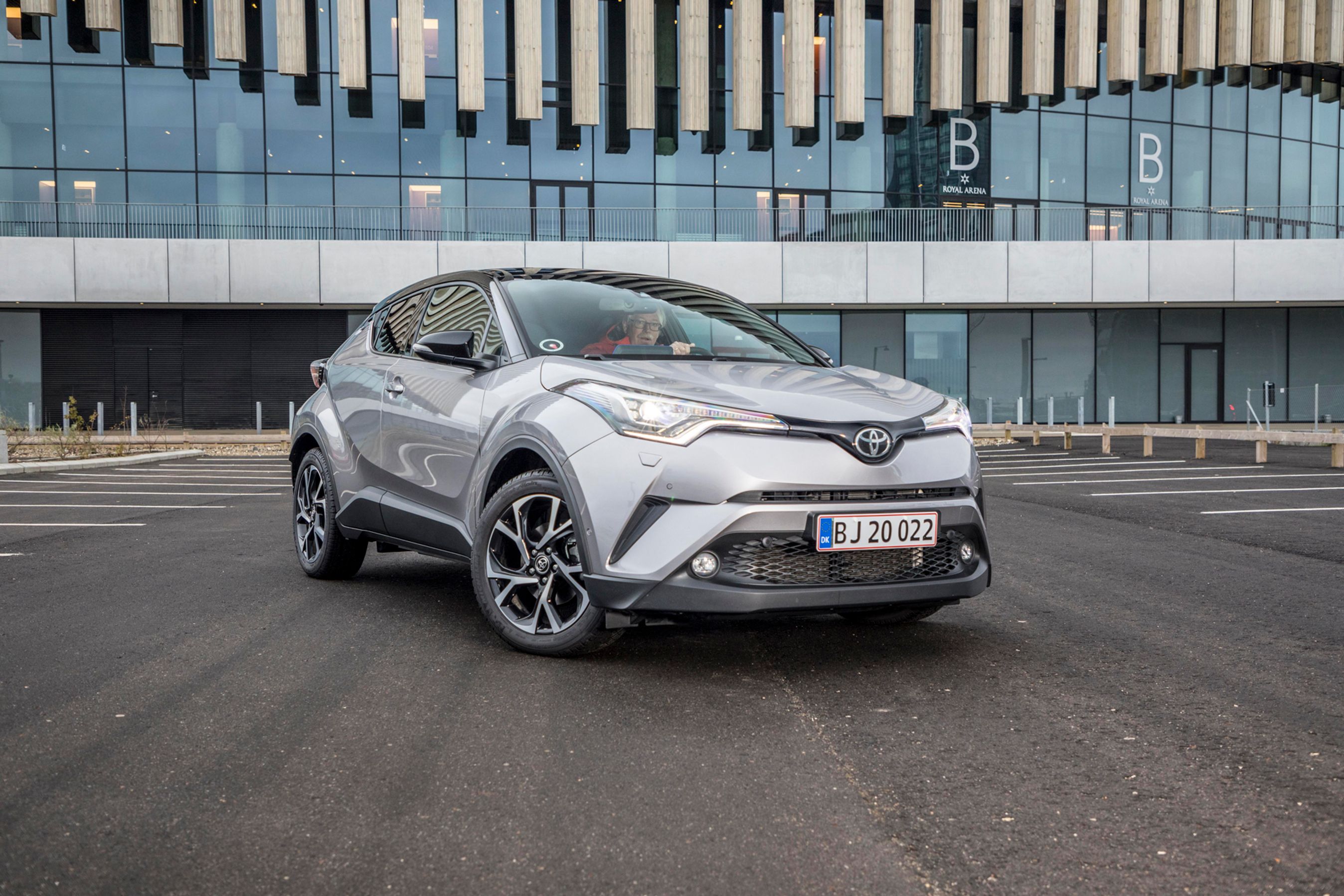 Toyota C-HR set forfra