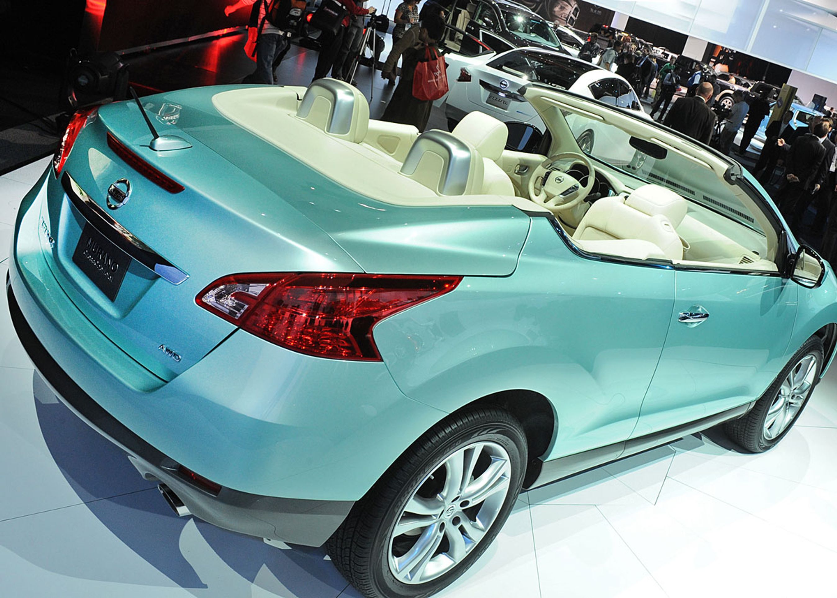 Som cabriolet må Murano nøjes med to døre.