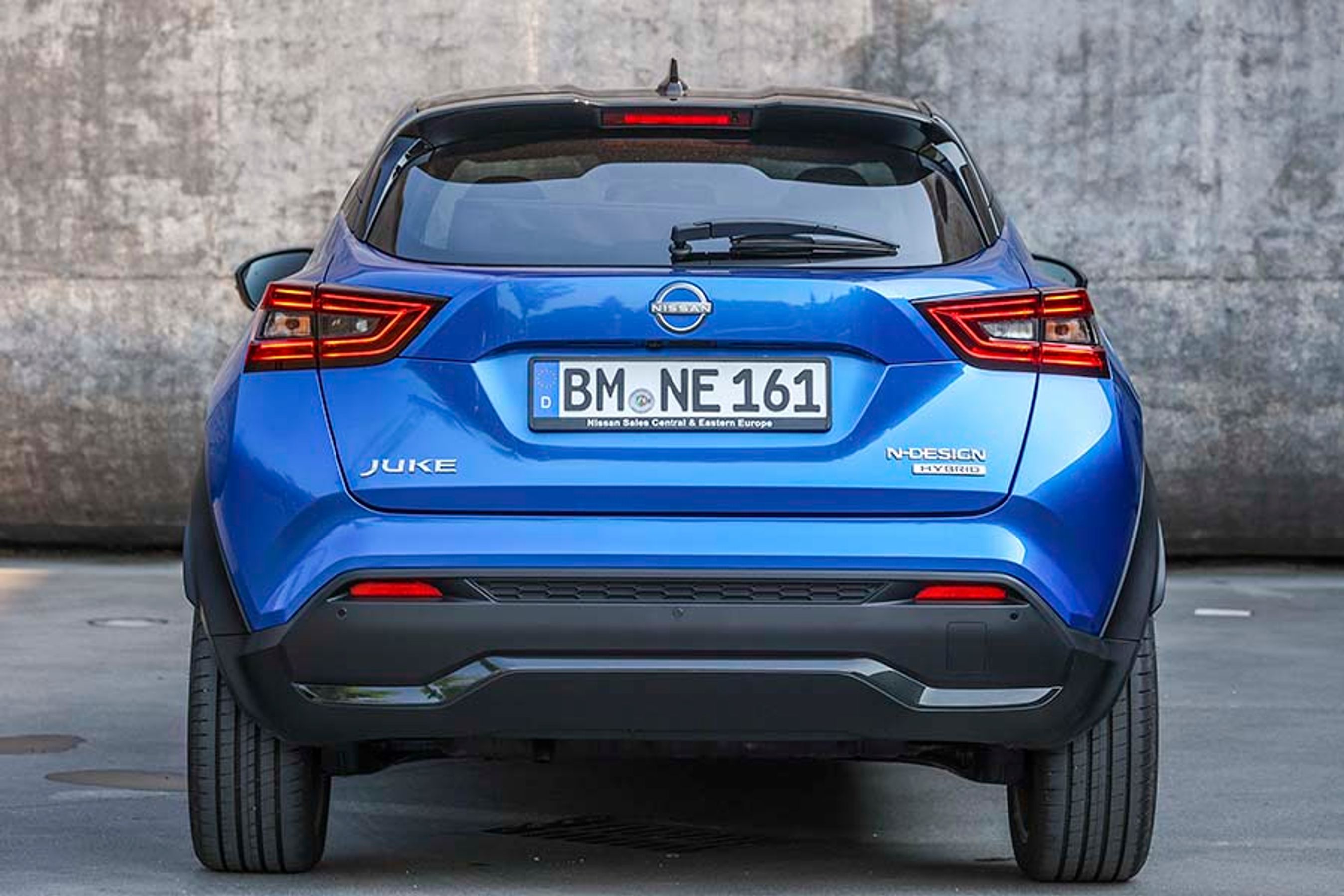 Juke Hybrid kommer i tre udgaver, N-Connecta, N-Design (billedet) og Tekna, der er topudgaven med alt i udstyr. Priserne ventes at begynde ved 290.000 kr.