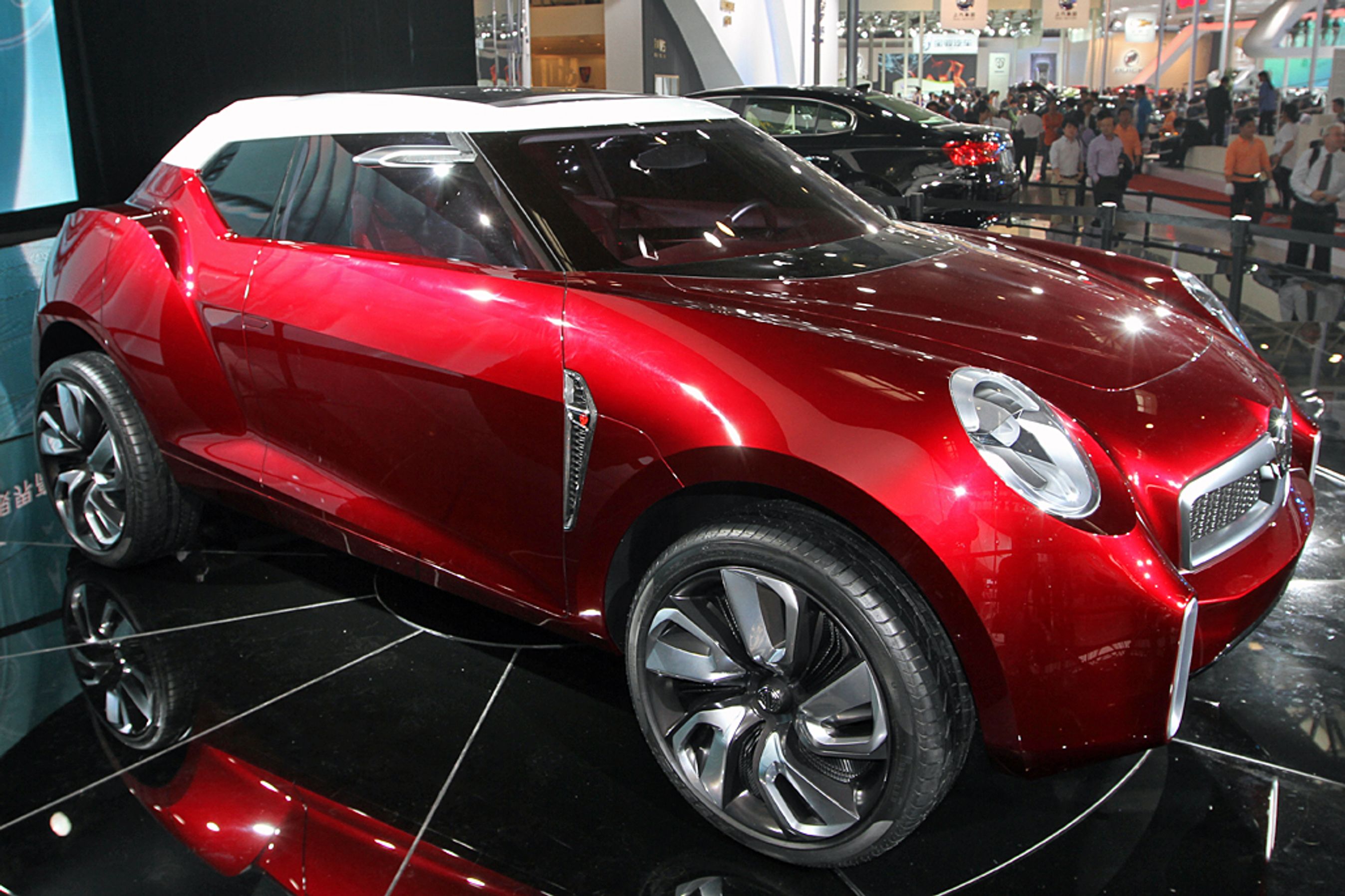 MG Icon er sådan set kinesisk, men lader ikke europæiske livsstilbiler noget efter, når det gælder design.