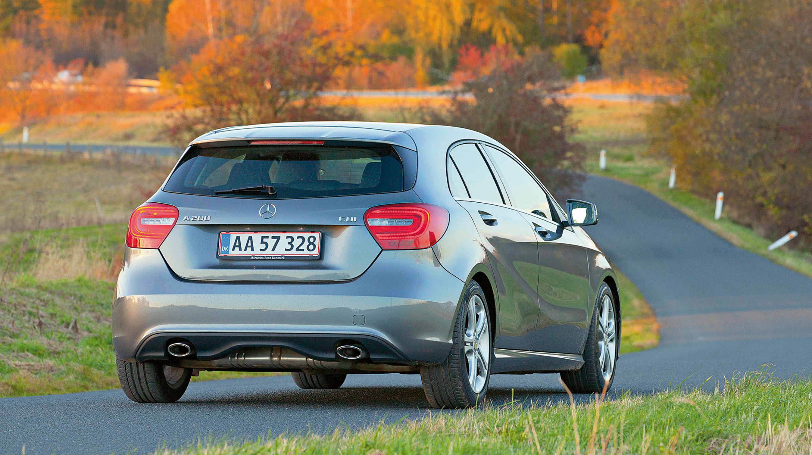 A-klassen er lav og bred, hvilket giver bilen en god dynamisk figur  – det ses let bagfra.