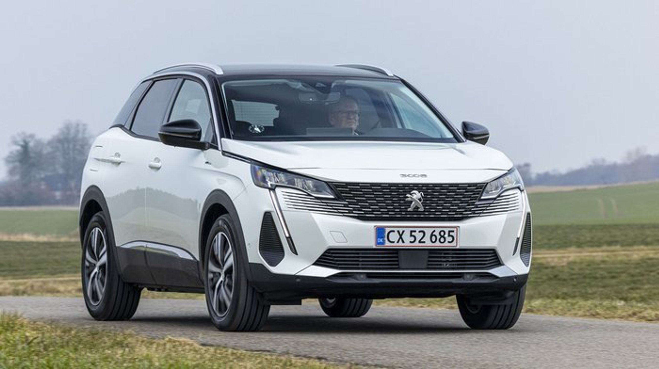 Peugeot 3008 PHEV set forfra