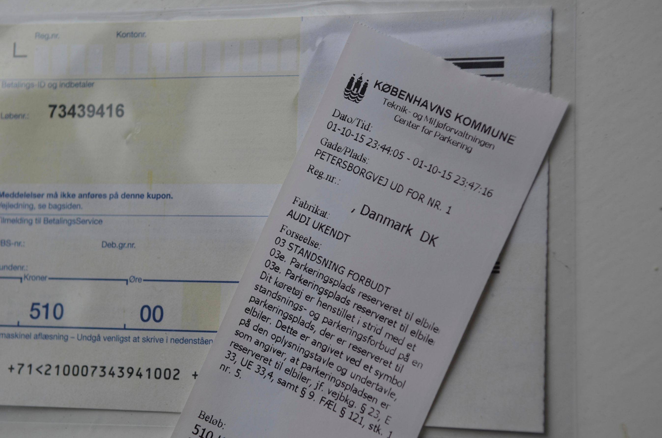 Opladningshybridbiler må gerne lade op og parkere på elbilparkeringspladser, fastslår Østre Landsret