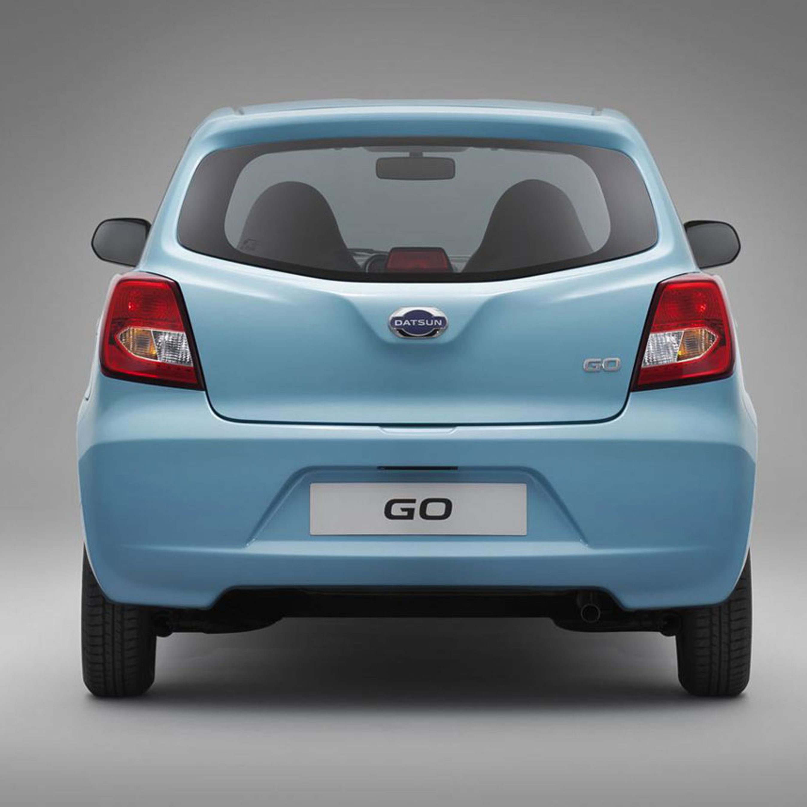 Datsun Go er kun 1,63 meter bred. Højden er 1,49 m, længden 3,79 m og akselafstanden 2,45.