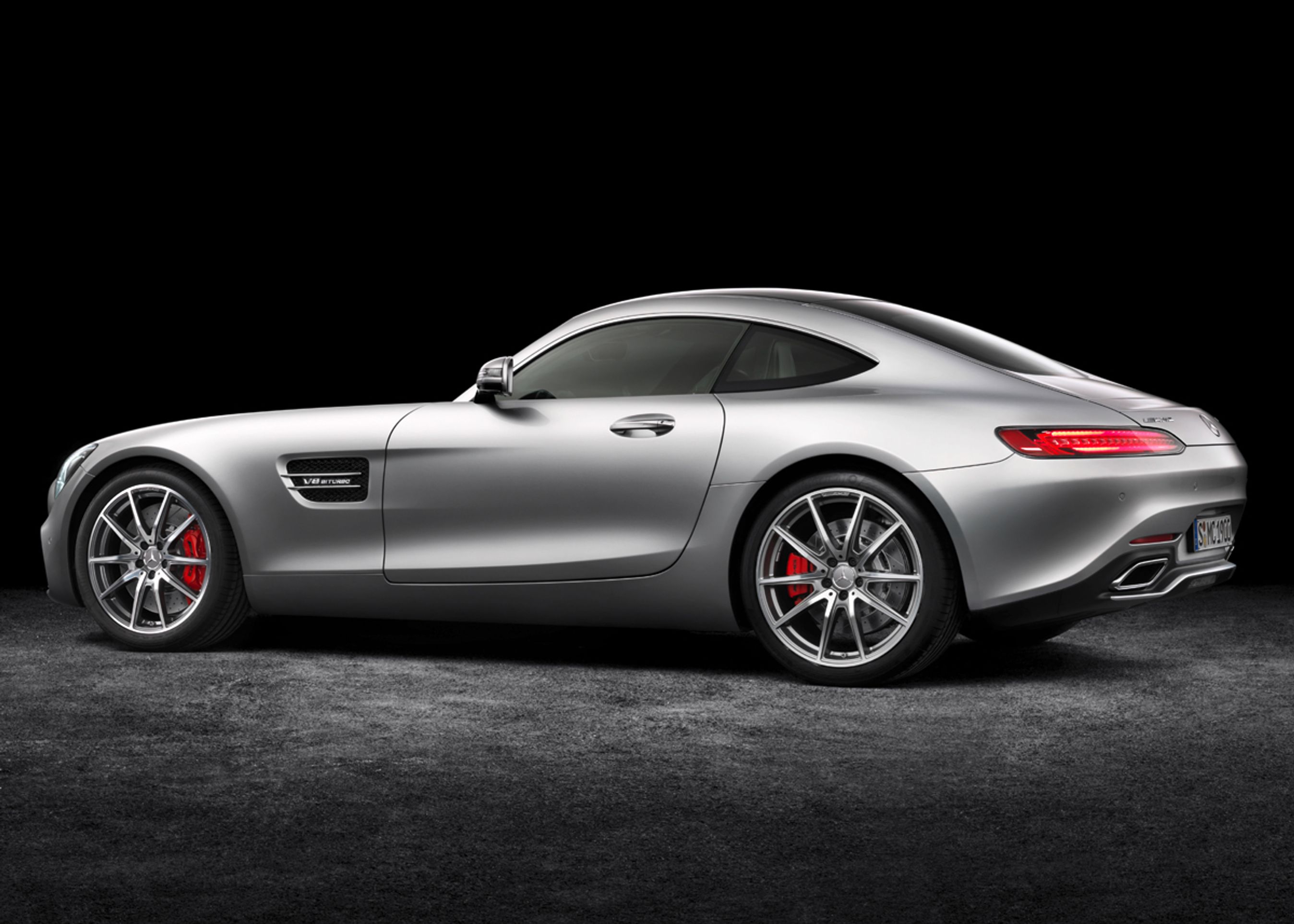 Mercedes-Benz AMG-GT har V8-motor og baghjusltræk.  Fotos: Daimler