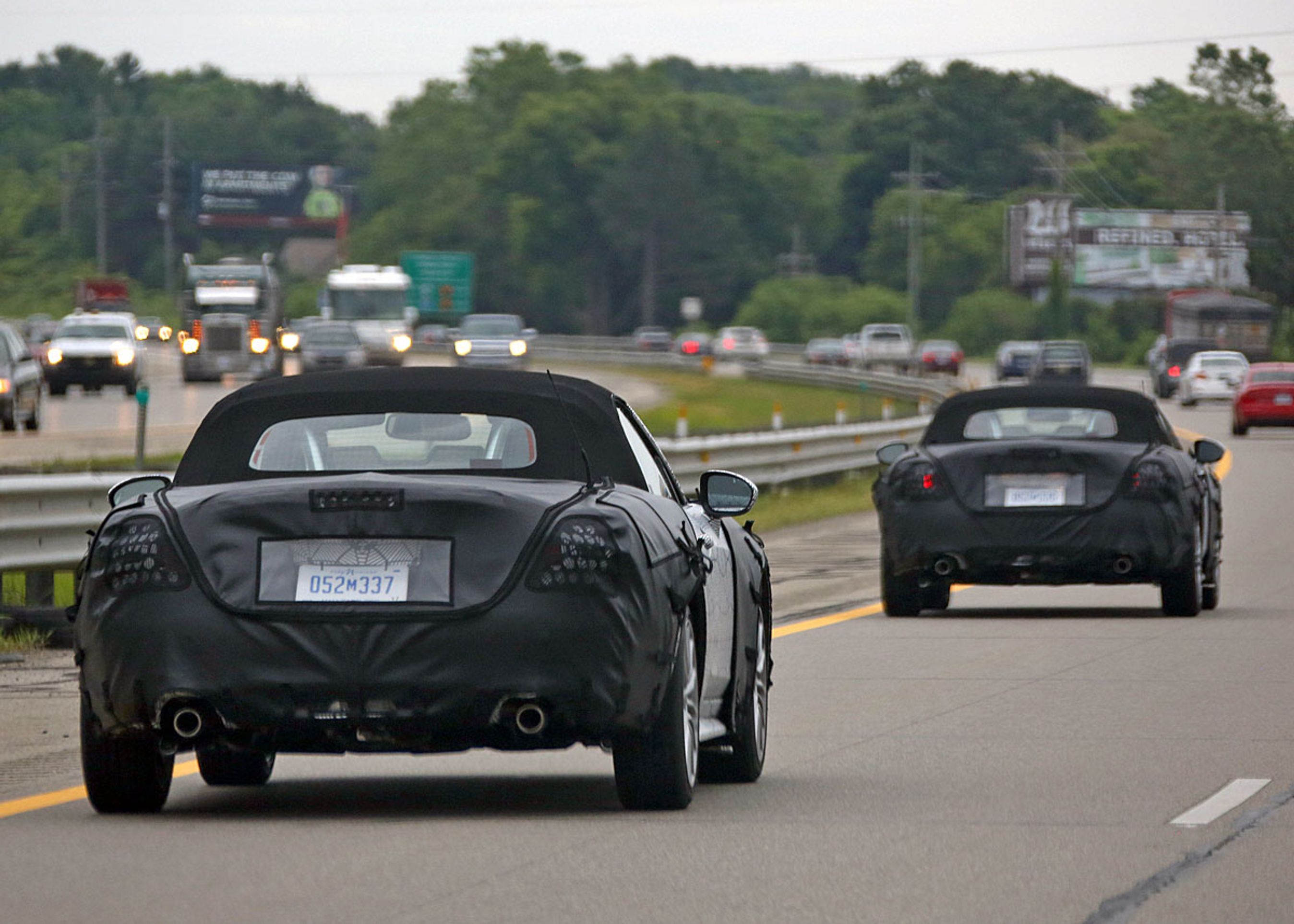 To Fiat 124 Spider blev spottet i Michegan, USA af Motors spionfotograf.