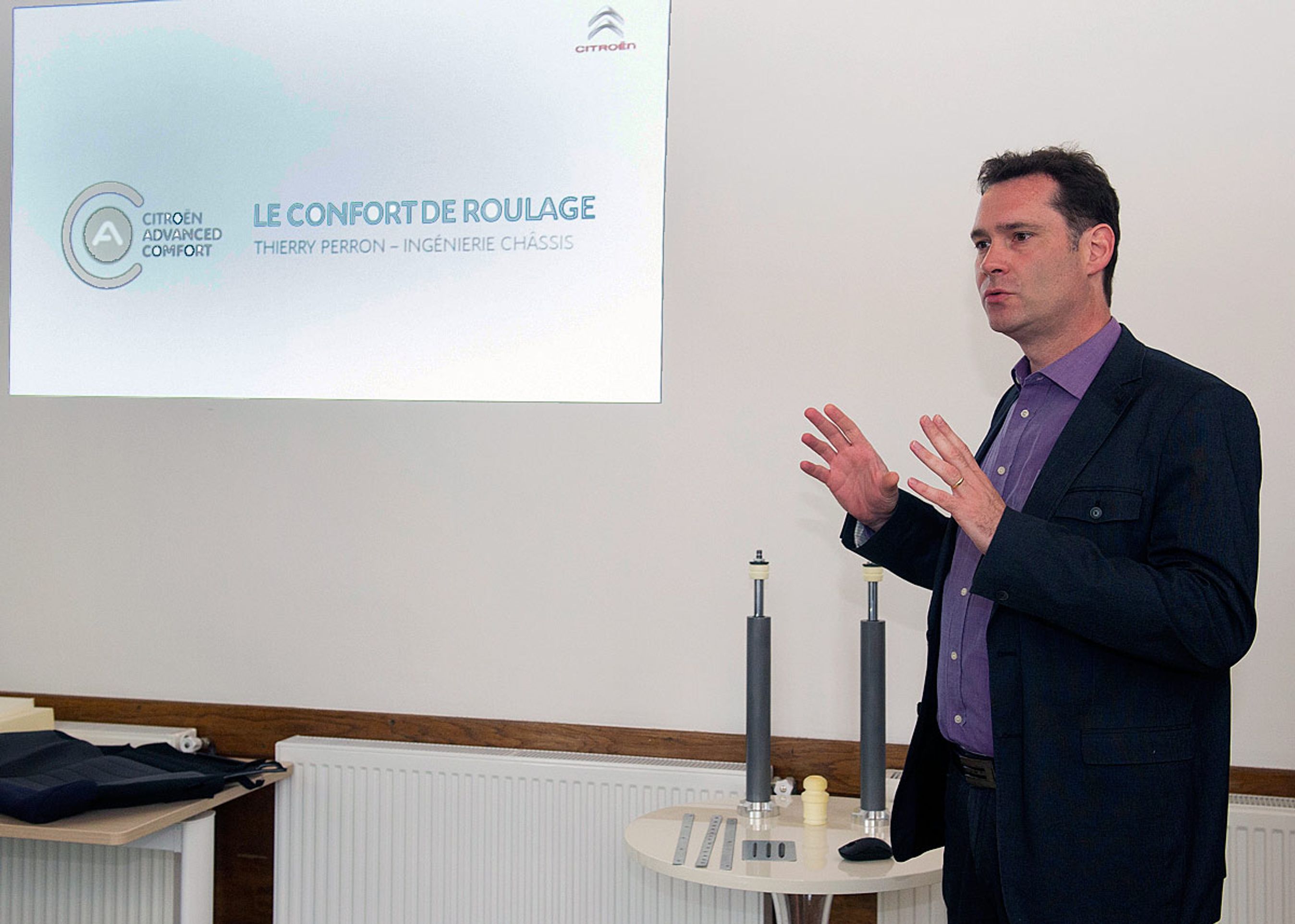 Når man fjerner en støj- eller vibrationskilde høres andre, som så også må reduceres, forklarer Thierry Perron fra PSAs udviklingsafdeling.