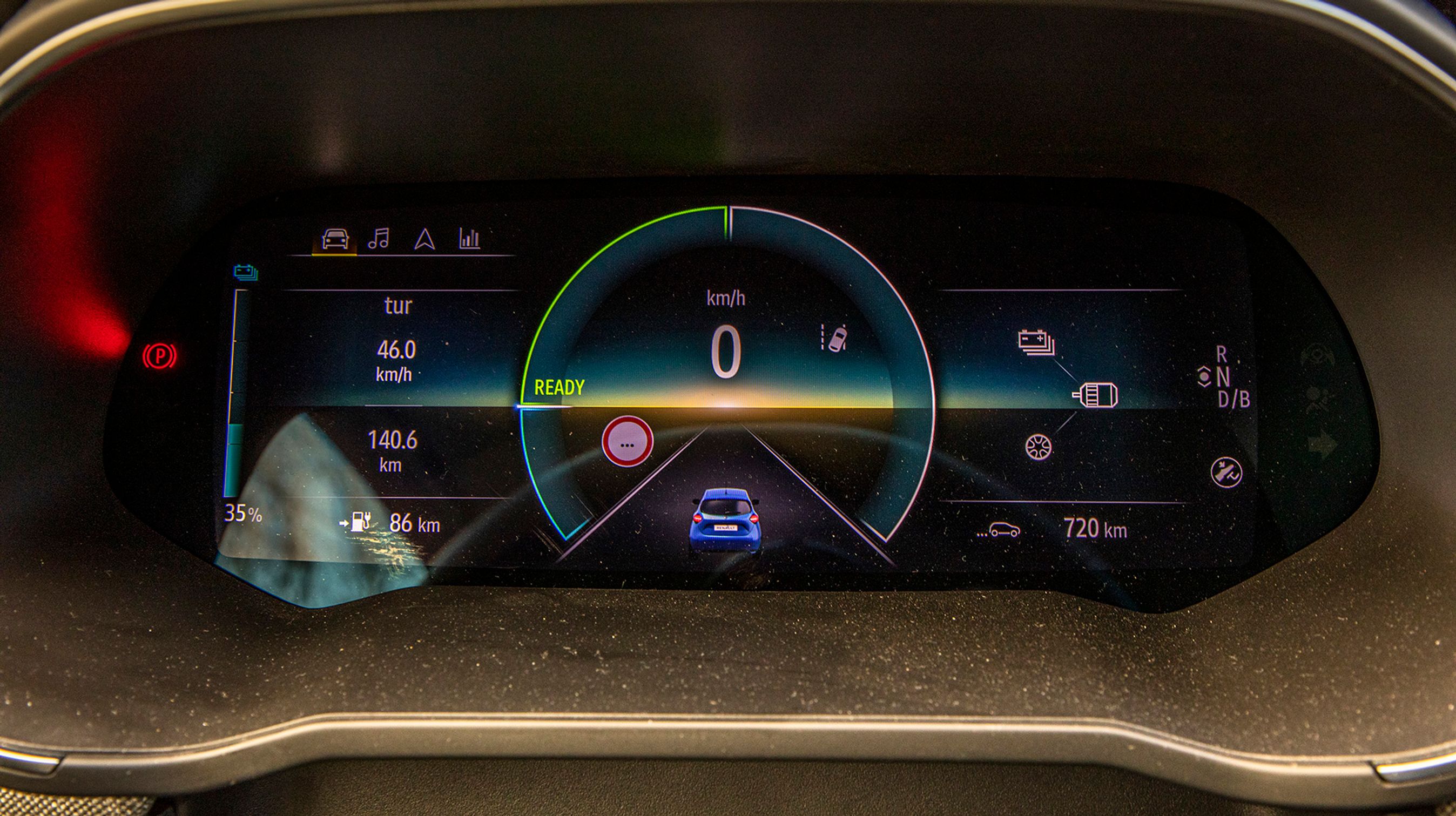 Alle udgaver har digitalt instrumentbord.