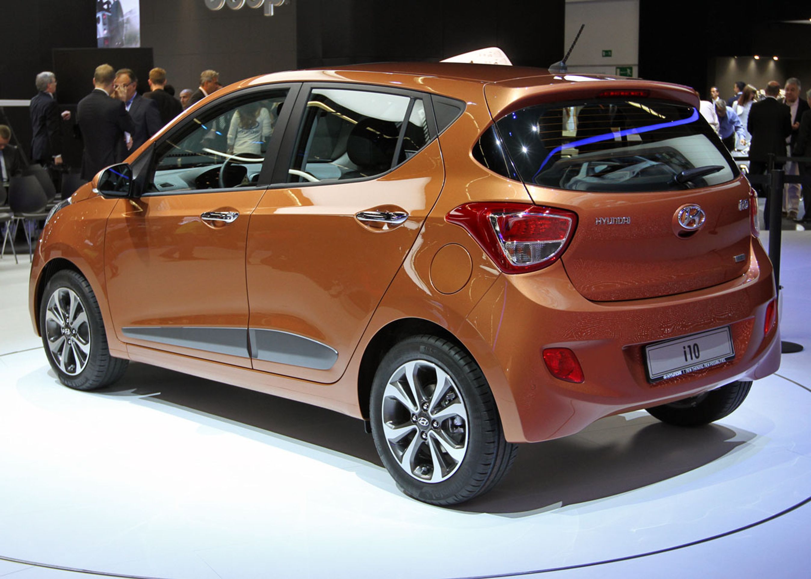 Den nye Hyundai i10 ser mere solid og dynamisk ud end den nuværende. Bilen måler 3,67 m i længden, 1,66 m i bredden og 1,50 m i højden. Akselafstanden er 2,39 m.