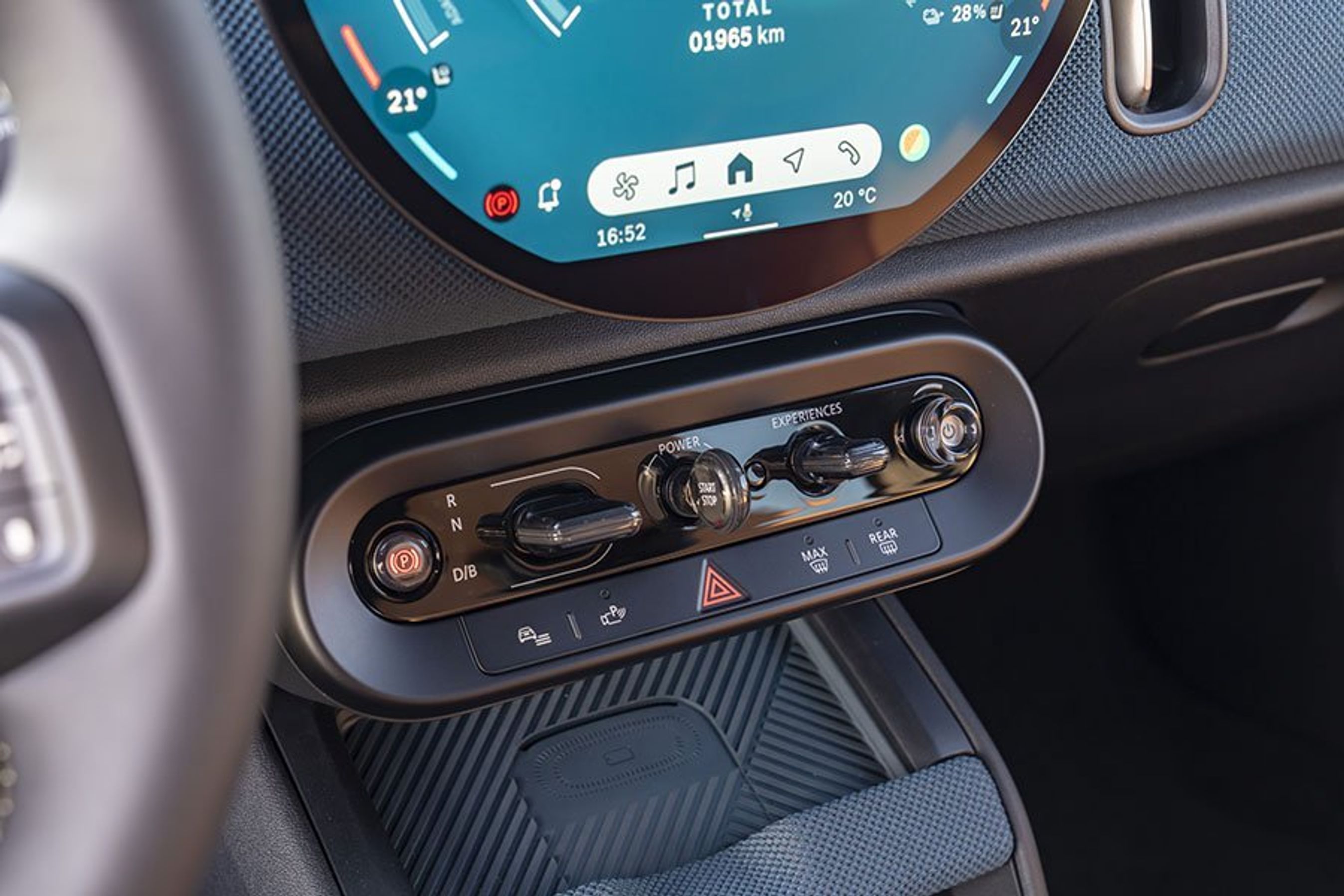 Knapper under skærm i en Mini Countryman