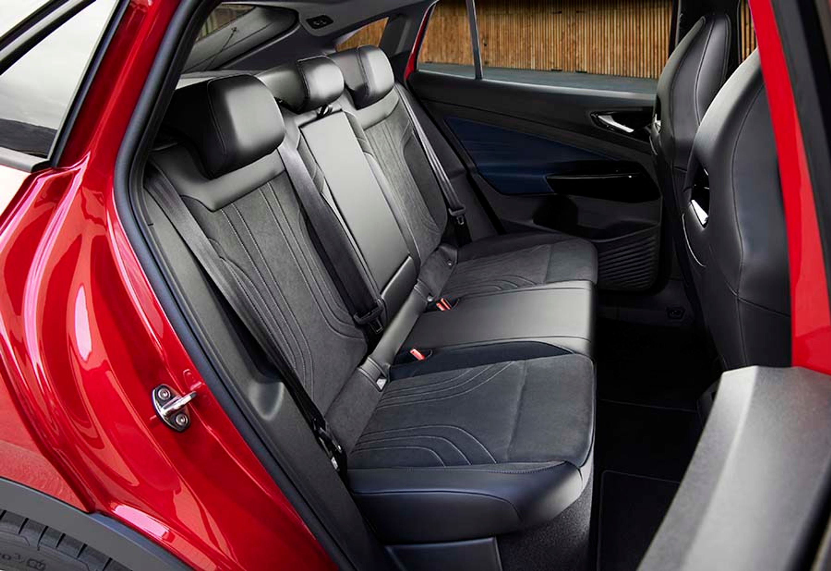 Bagsædepladsen er rigtig fin i ID.5. At loftshøjden er reduceret med 12 mm i forhold til ID.4 vil kun være en ulempe for meget få.