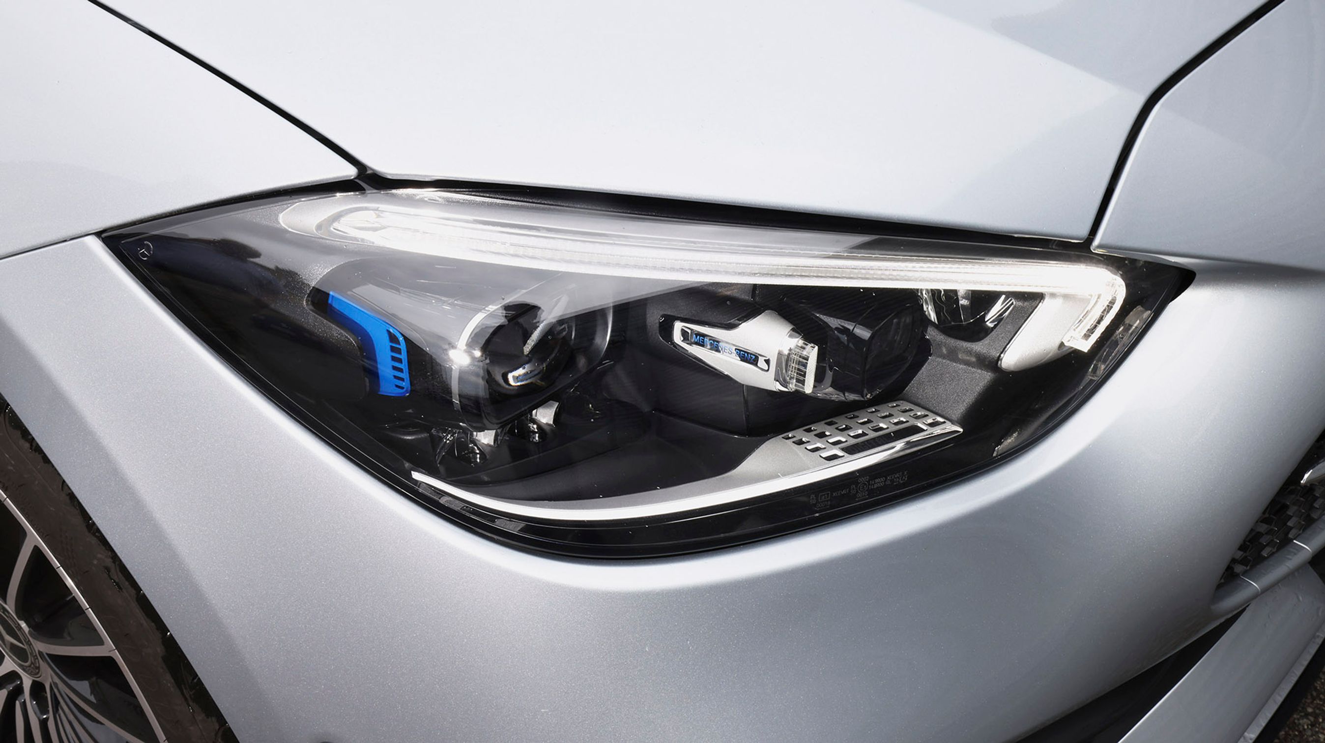 Forlygterne er altid af LED-typen, men tilkøber man premiumpakken til 50.000 kr. inkluderer den bl.a. disse digitale lygter, der er af matrix-typen.