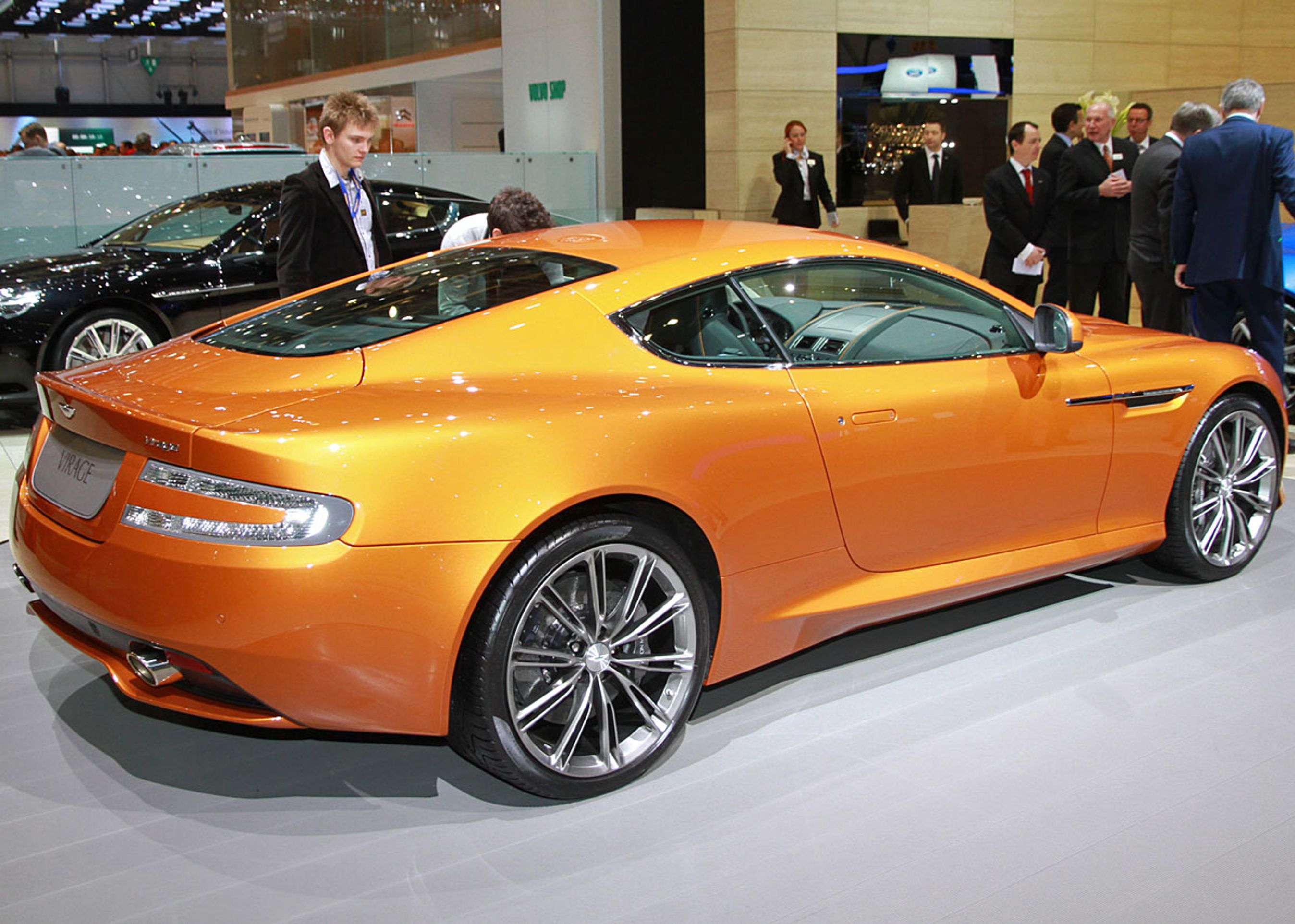 Aston Martin Virage som coupé. Den tilbydes også i en åben Volante-version.