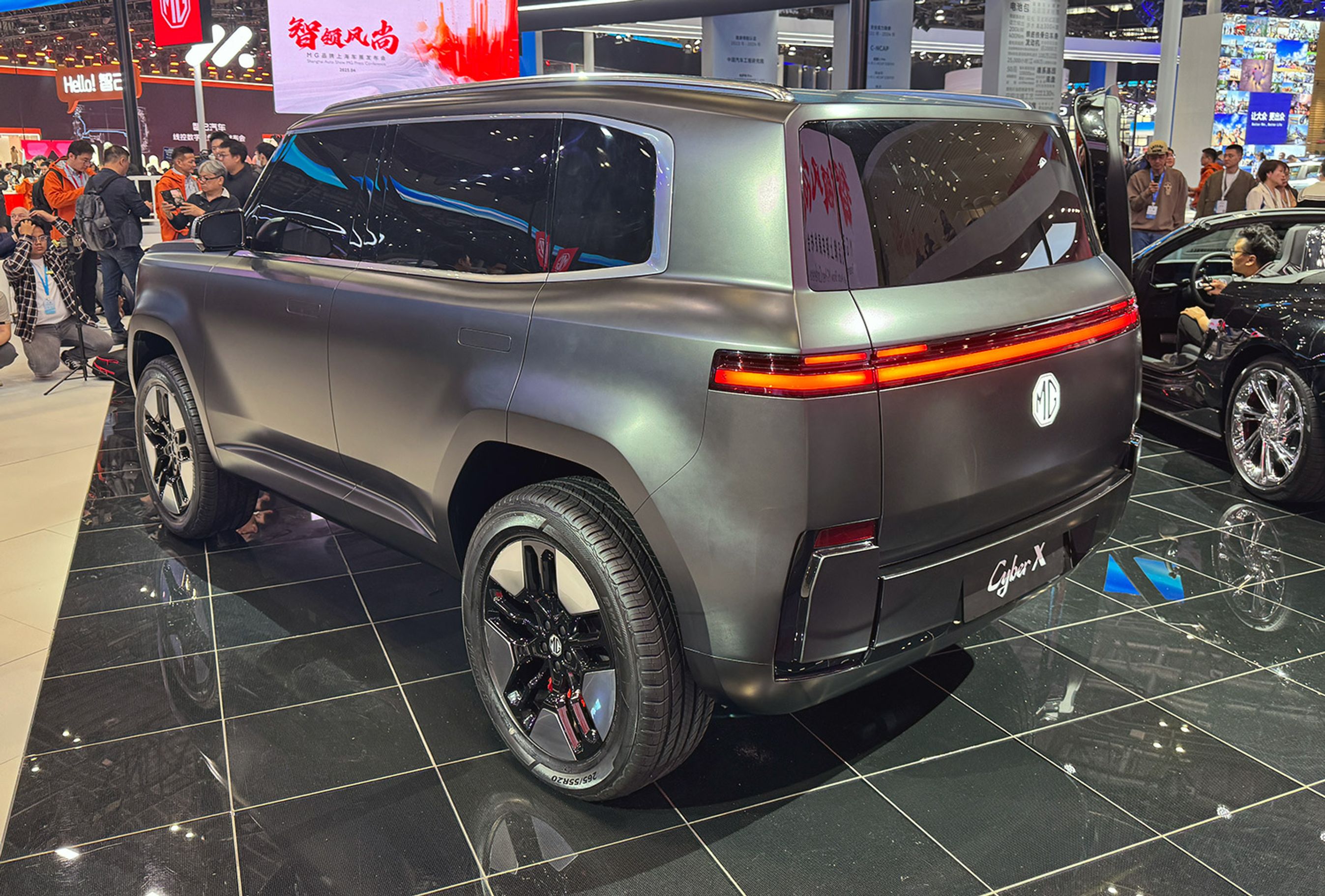 MG Cyber X er en konceptbil, som skal 'fusionere bylivets formsprog med vildmarkens robusthed', men er ikke tænkt til produktion. MG bruger den til at vise en ny mærkeidentitet.