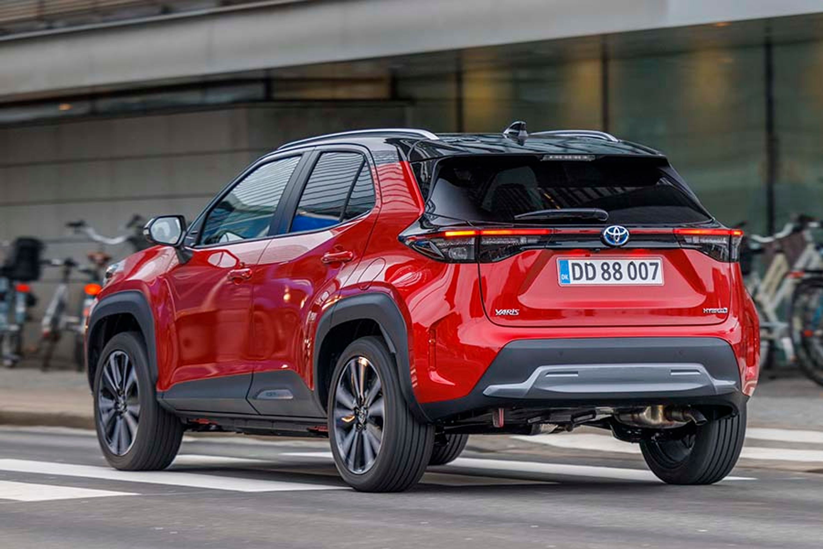 Yaris Cross er baseret på samme platform som minibilen Yaris. 