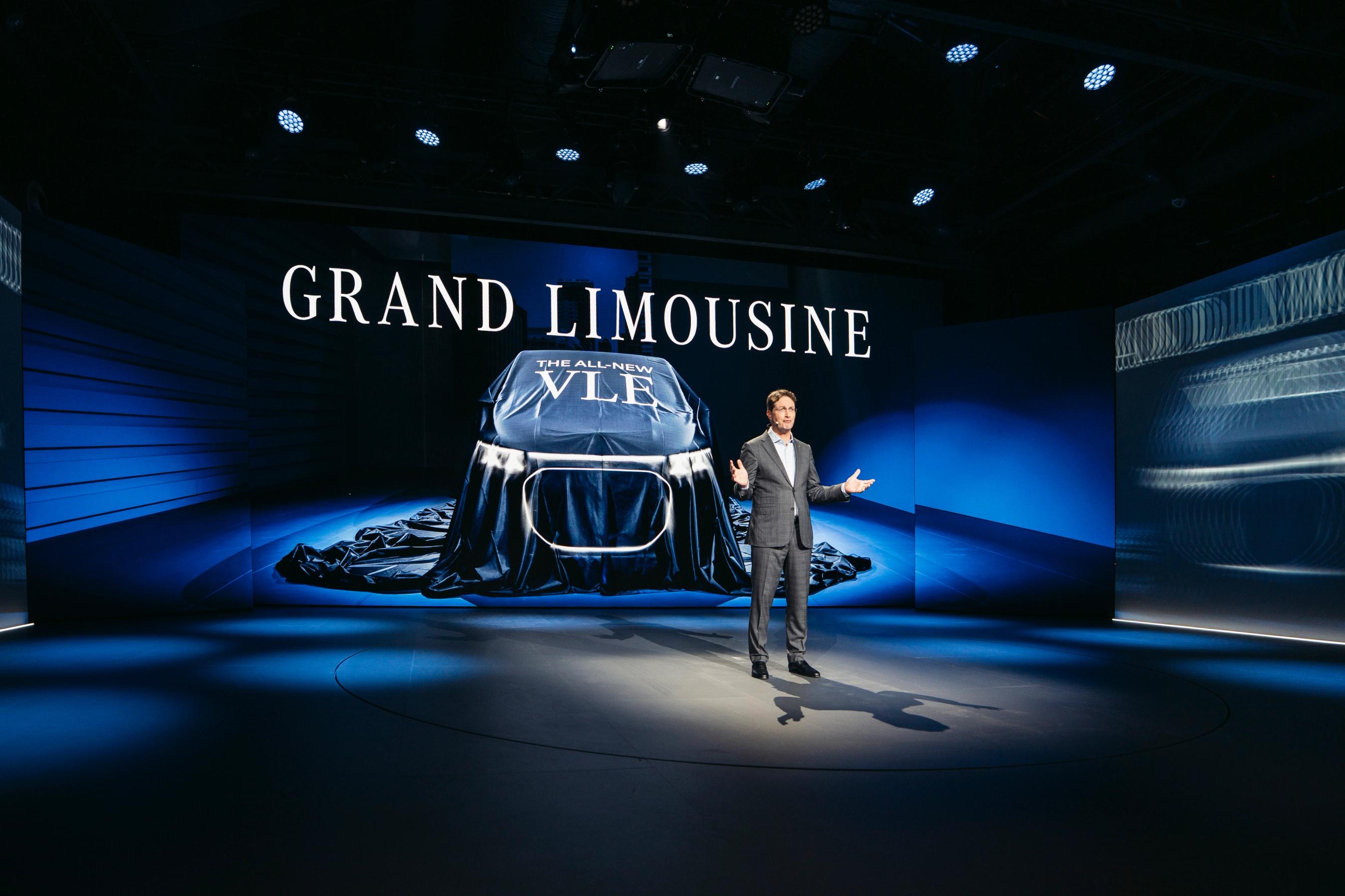 Mercedes-Benz' koncerndirektør Ola Källenius præsenterer Mercedes-Benz VLE ved verdenspremieren