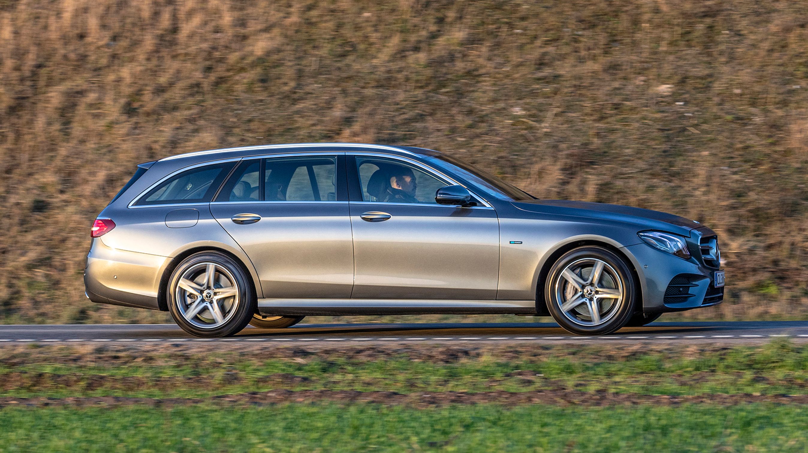 E-klassen fås både som stationcar (foto) og som sedan. Pladsen og komforten er i begge tilfælde flot.