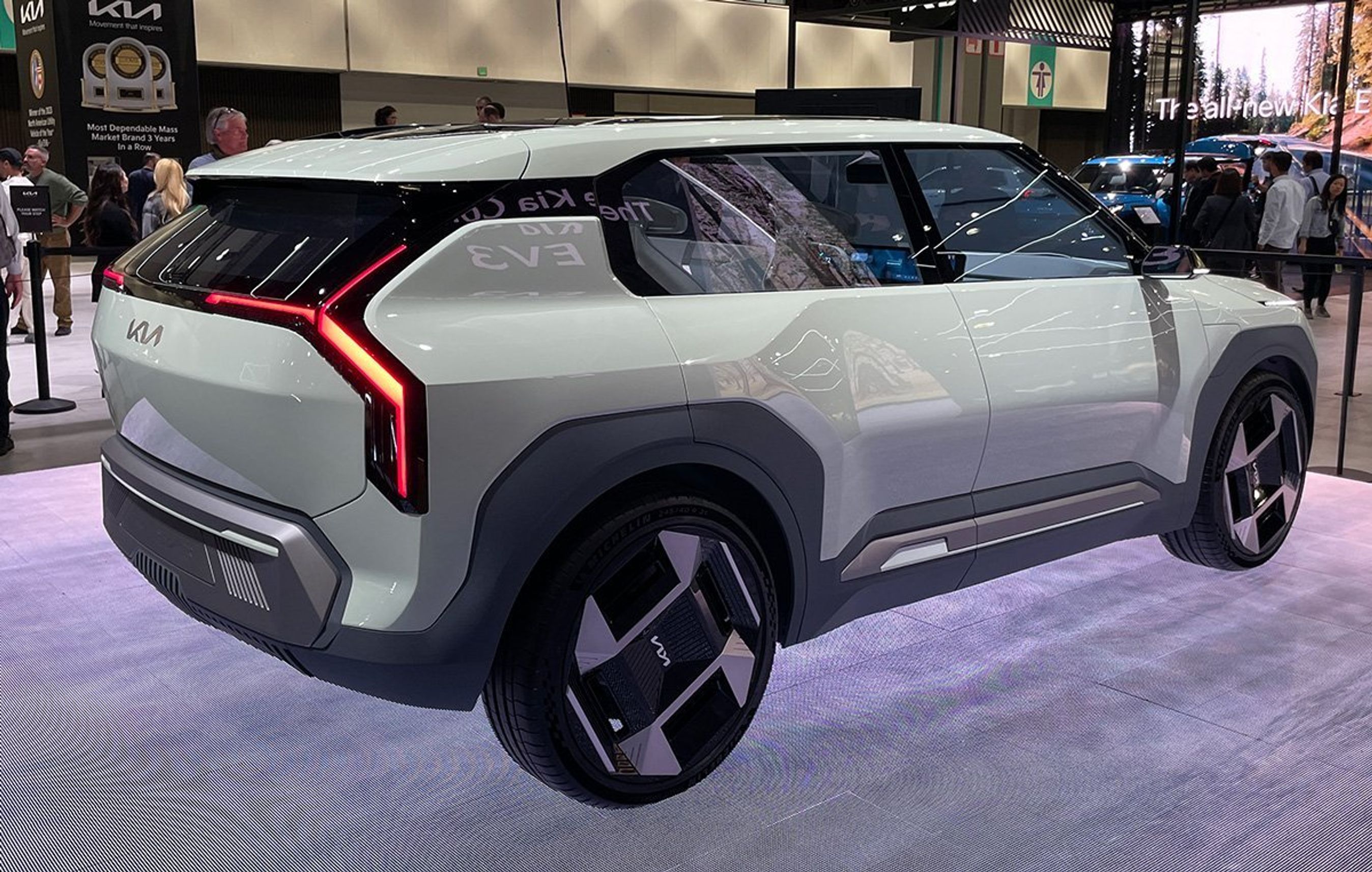 Kia EV3 bagfra.