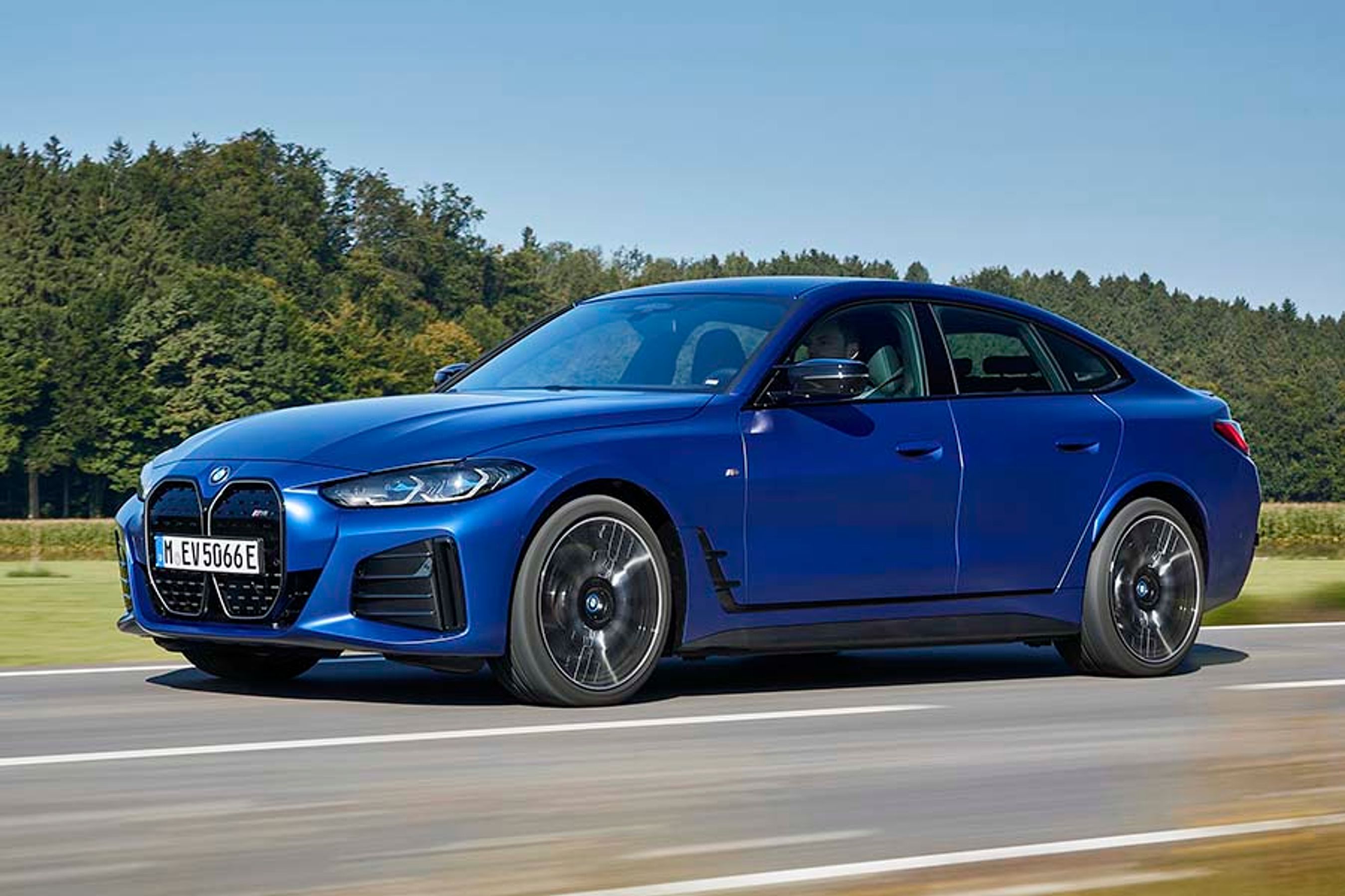 BMW i4 M50 er i bund og grund en elektrisk 4-serie Gran Coupé. Og det er faktisk et rigtig godt udgangspunkt .