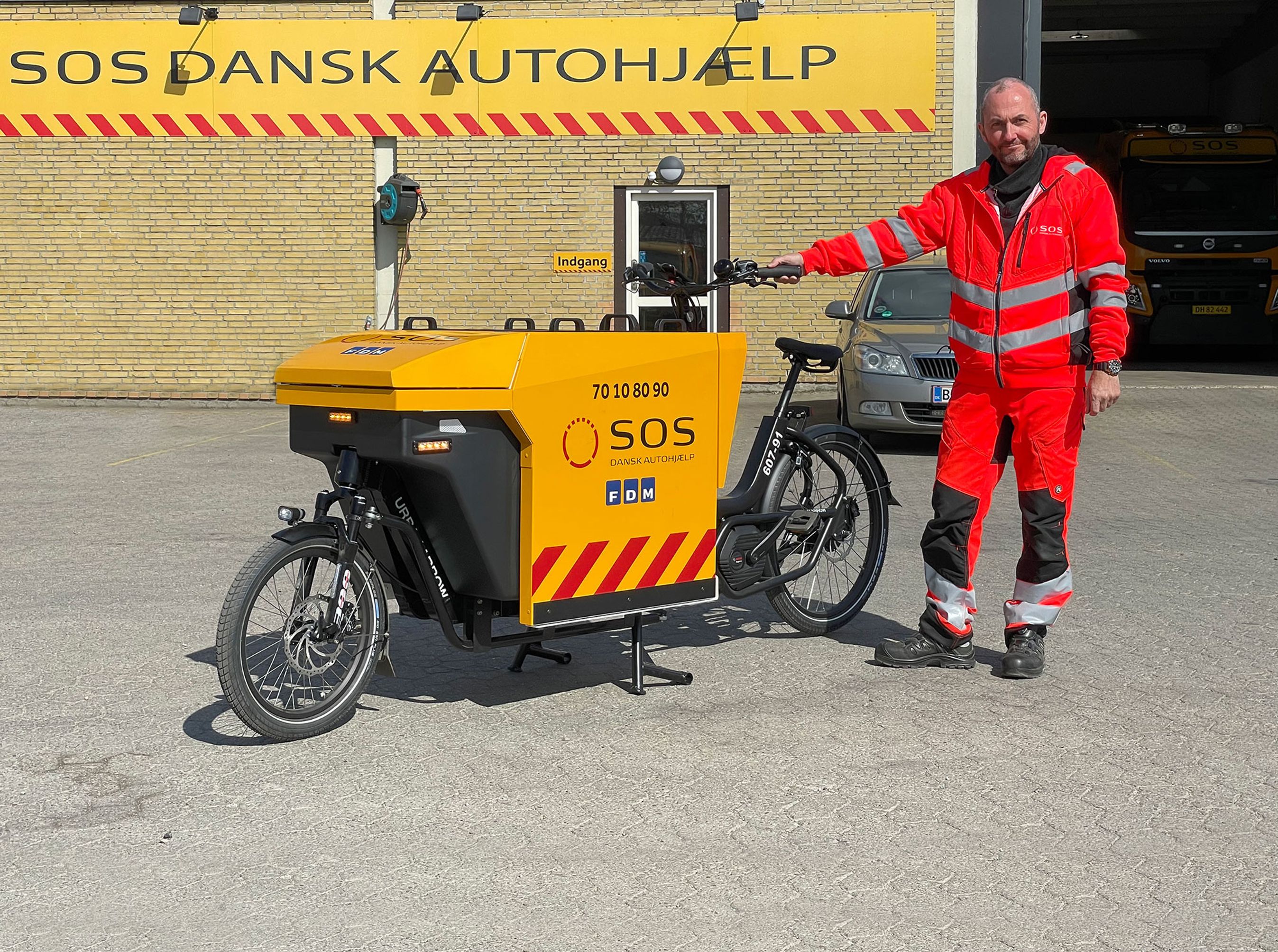 Sådan ser vejhjælpscyklen ud. Den kan medbringe næsten alt, en redder har brug for, men vejer også 150 kg.