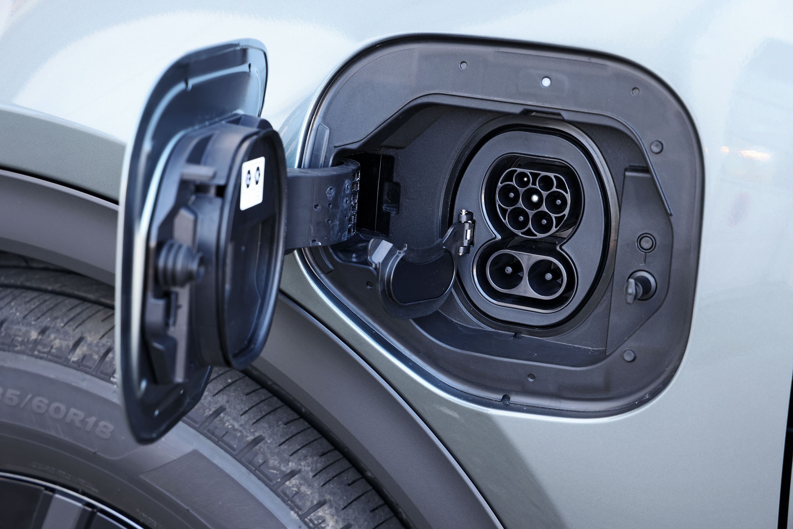 Ladelugen på en Toyota C-HR+