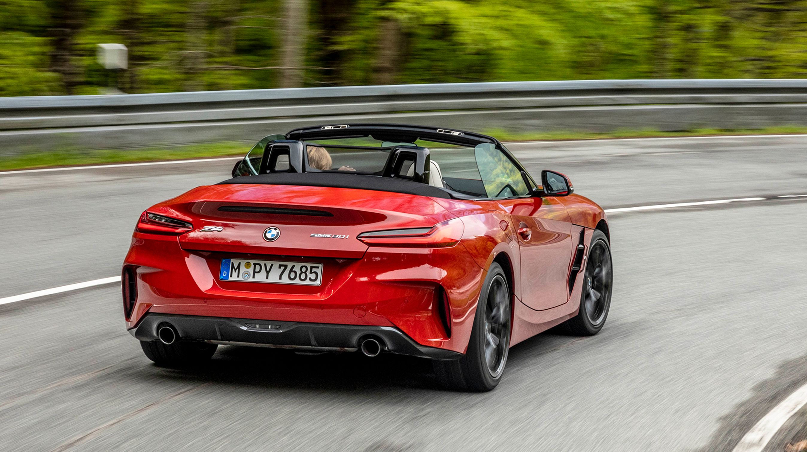 På de små landeveje er Z4 en rigtig svingæder, men når du kommer ud på motorvejen, kan den føles lidt for urolig.