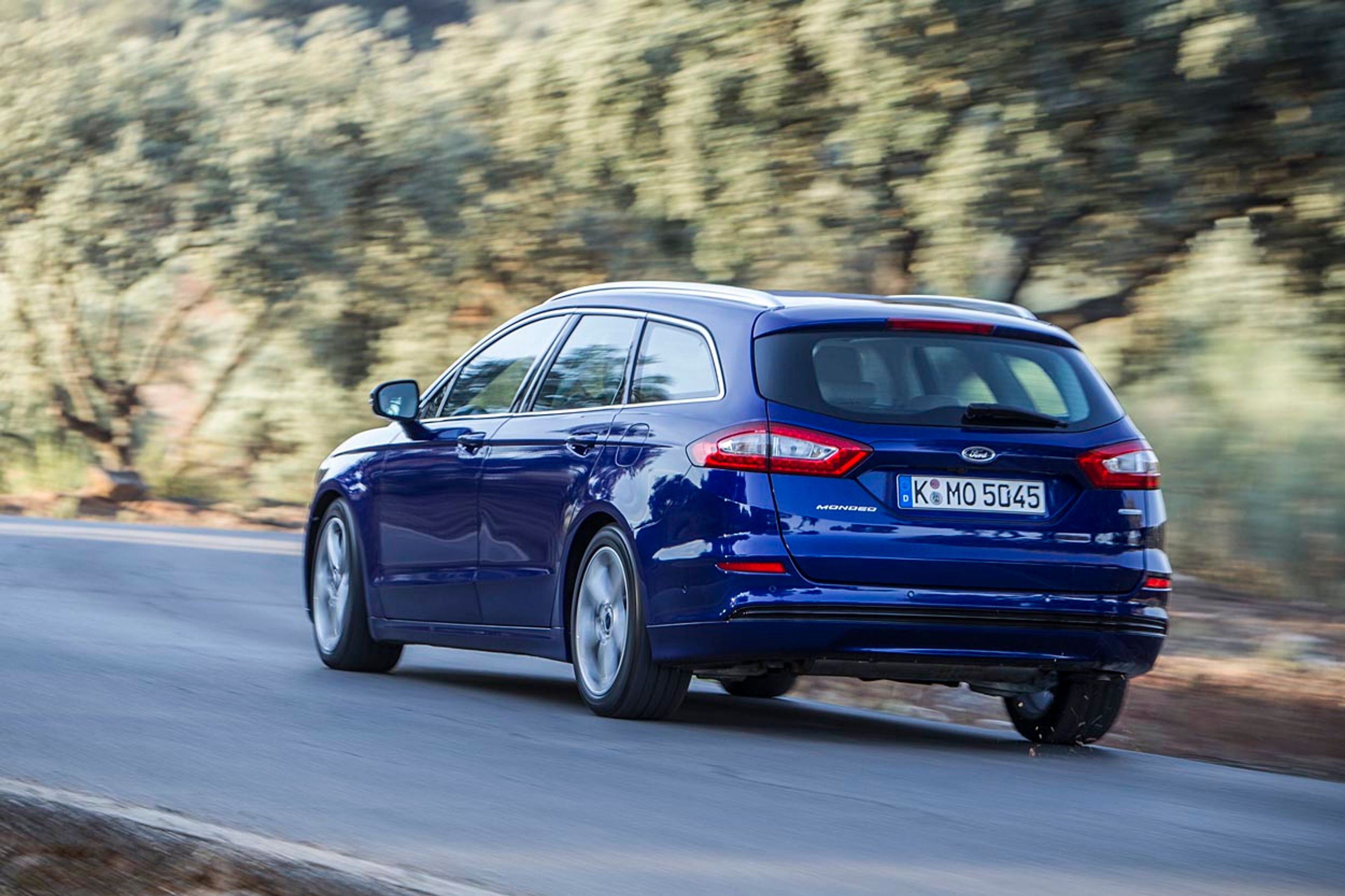 Stationcarudgaven koster 15.000 kroner mere end femdørsudgaven og fås med samme motorvarianter.