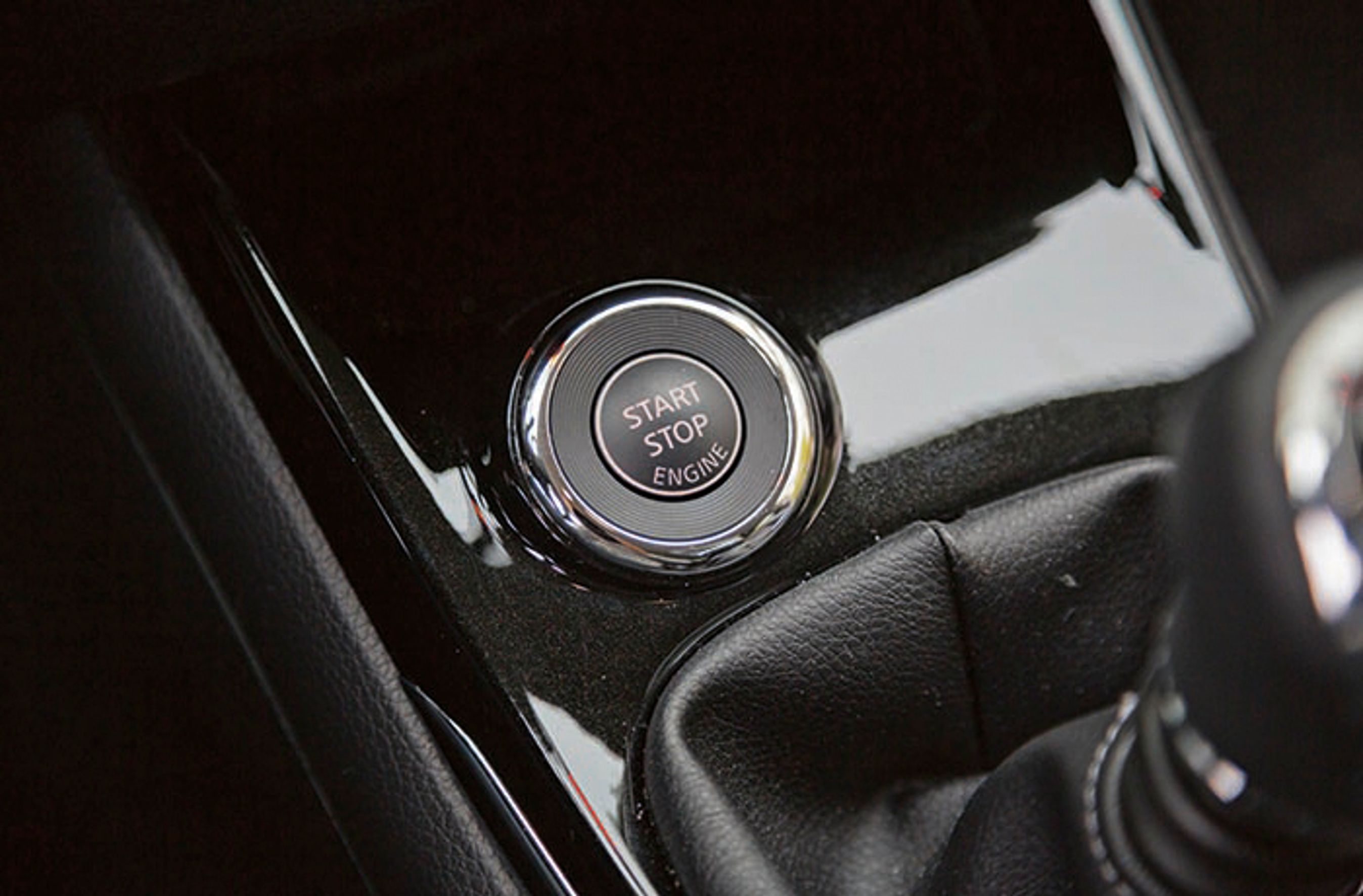 Man skal blot have nøglen i lommen. Så kan bilen åbnes og starte ved tryk på en knap.