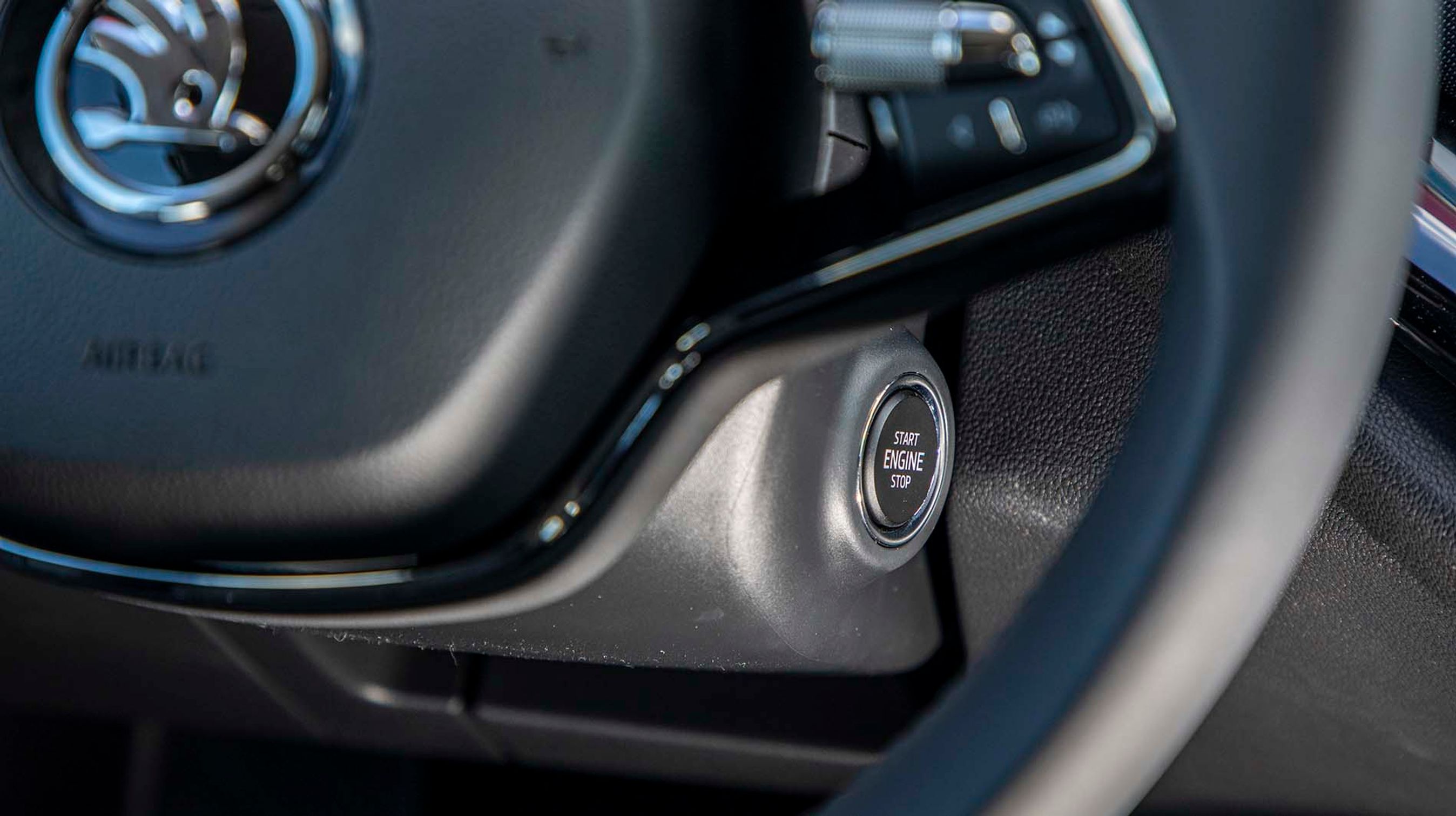 I Style-udstyrsniveauet er der trykknap til start af motoren samt nøglefri åbning og låsning af bilen via alle fire sidedøre.