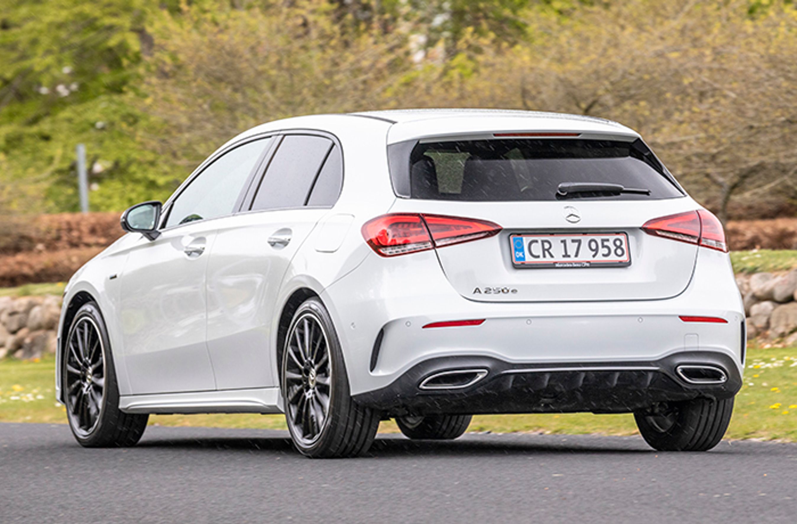 Mercedes-Benz A250 e set bagfra