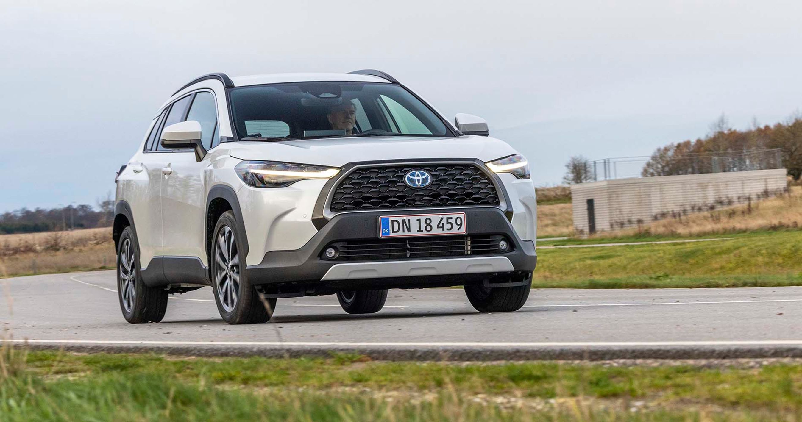 Toyota Corolla Cross set forfra