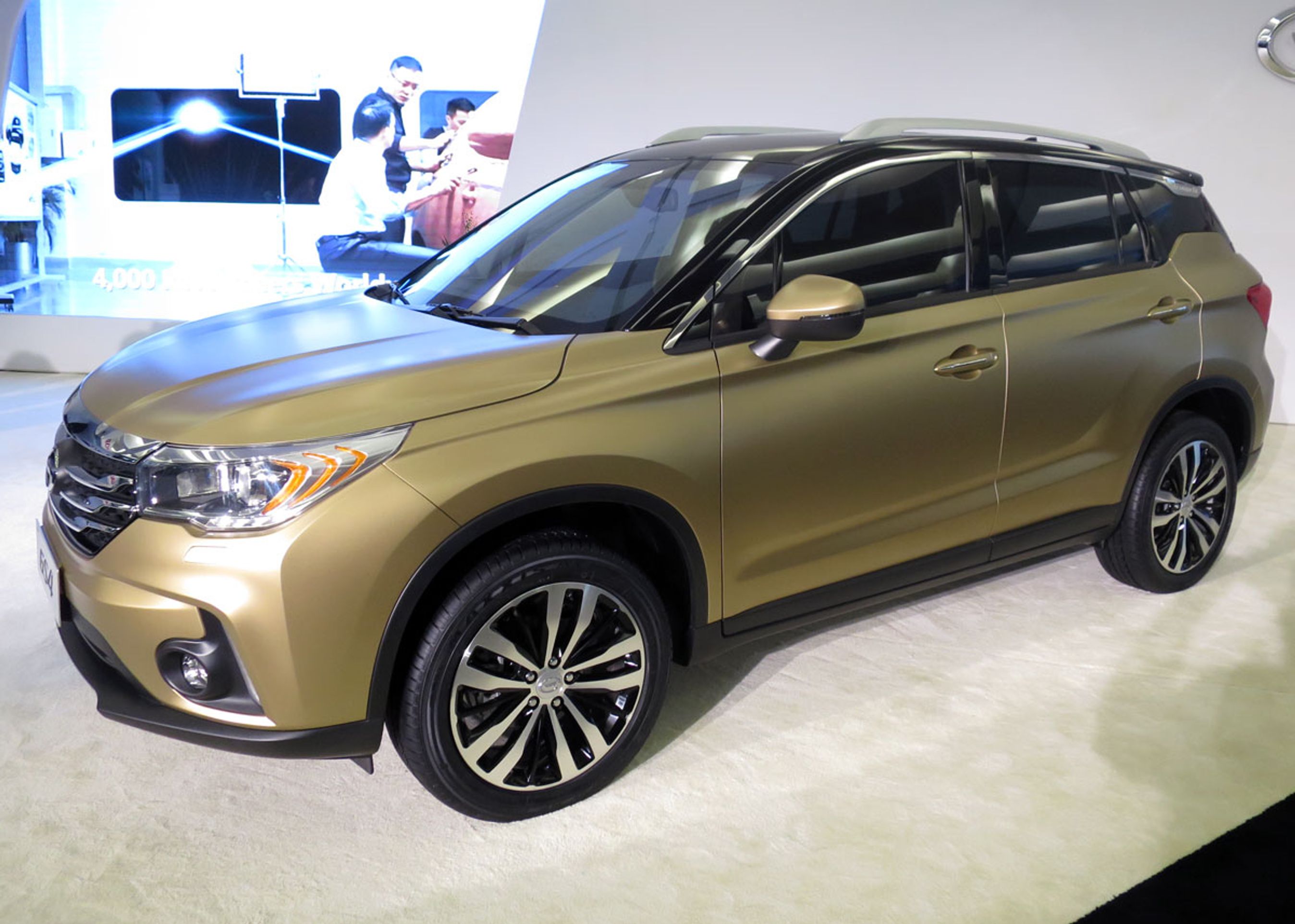 GAC har hurtigt fået flækket en kopi af Suzuki Vitara sammen. Det er uvist, om det er andet end en tom skal.