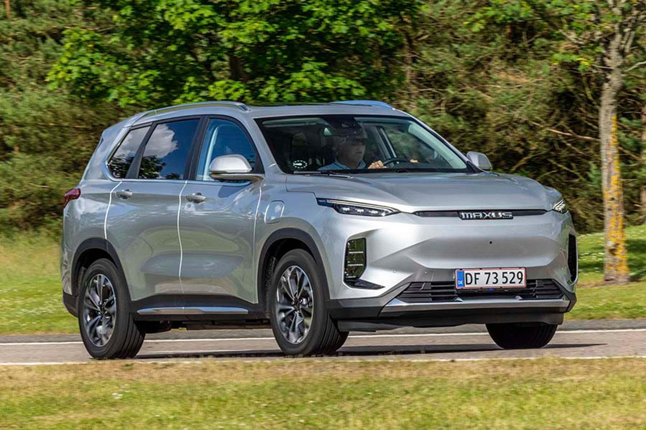 Maxus Euniq 6 er en ganske stor elbil af SUV-typen. Den har plads til fem personer og byder på glimrende plads i kabinen.