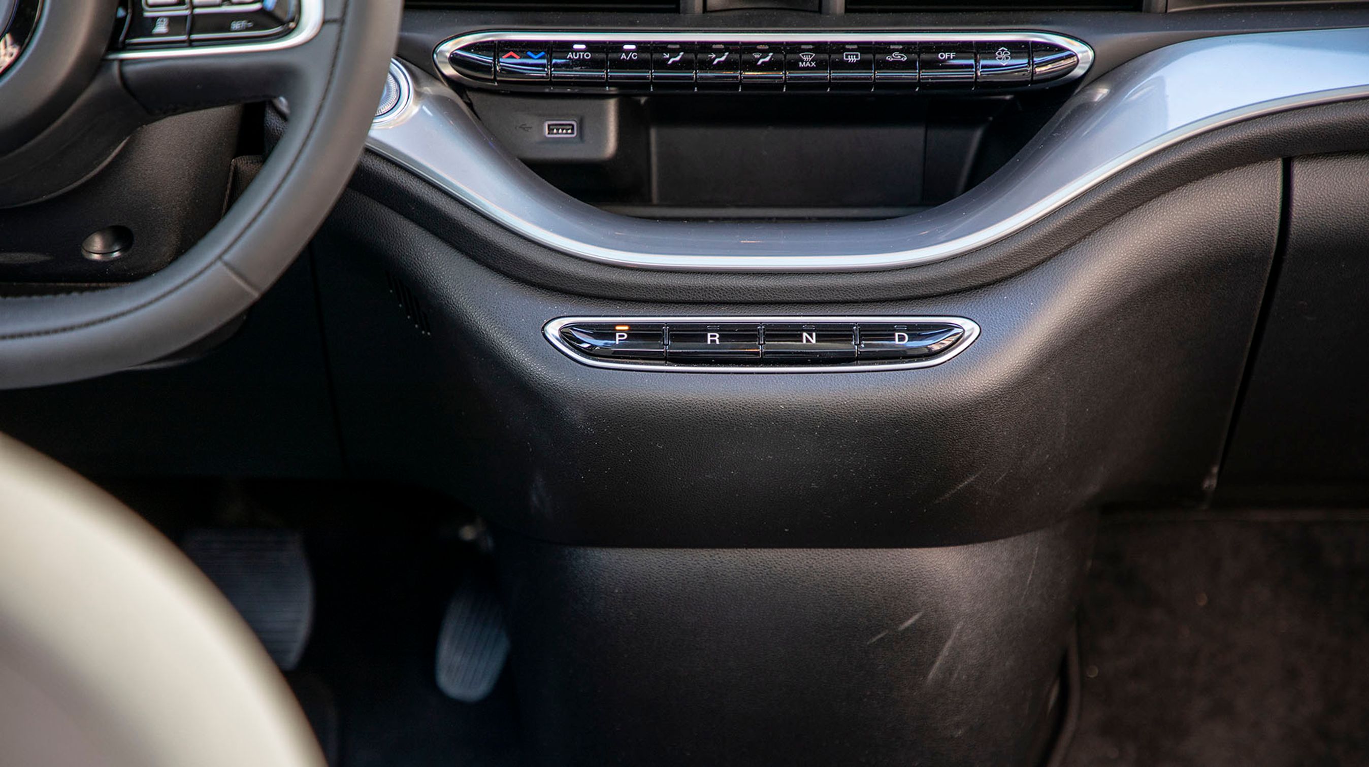 Gearstangen er  erstattet af trykknapper til P, R, N  og D. De kræver dog lidt tilvænning.