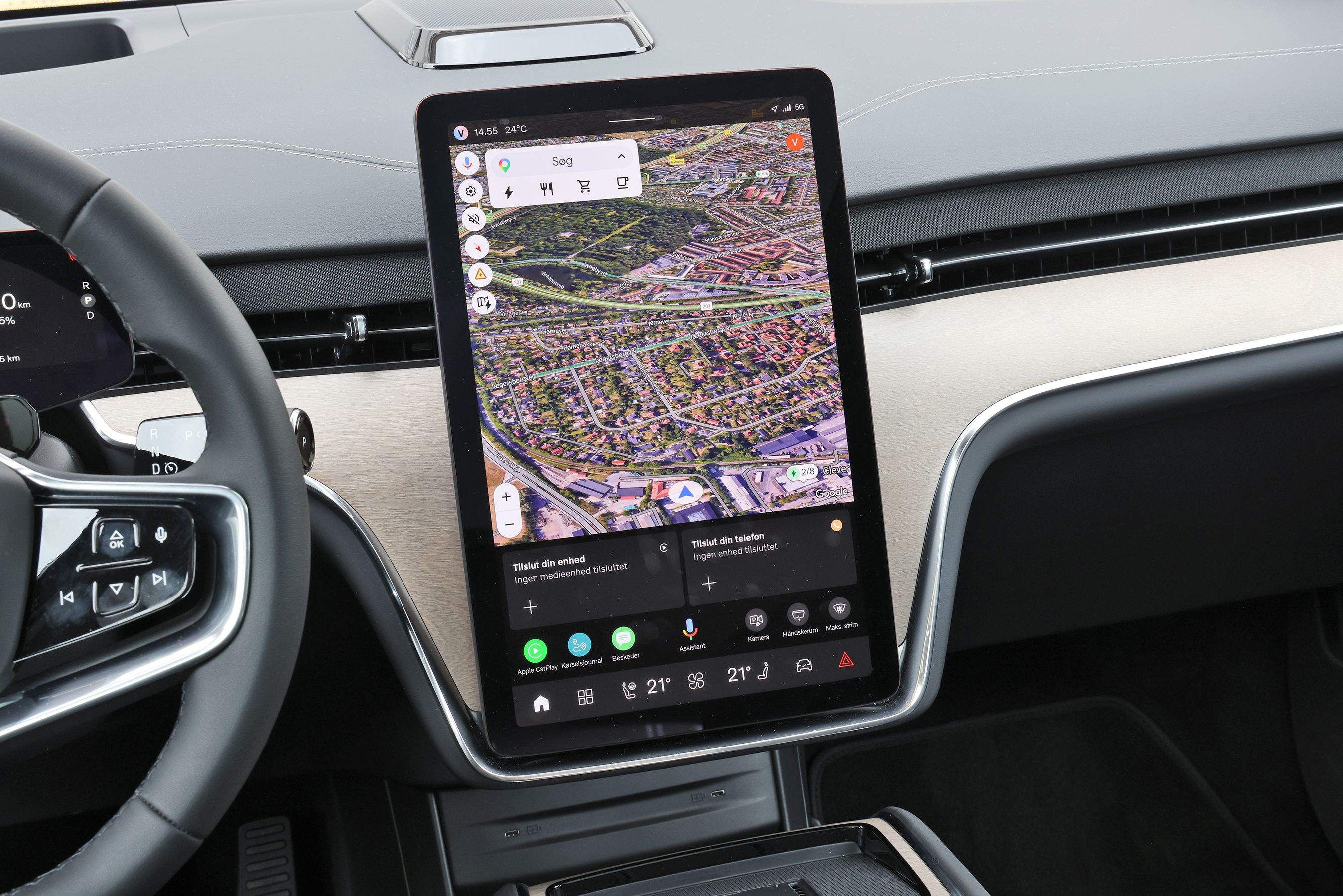 Stor skærm på højkant i kabinen i en Volvo EX90