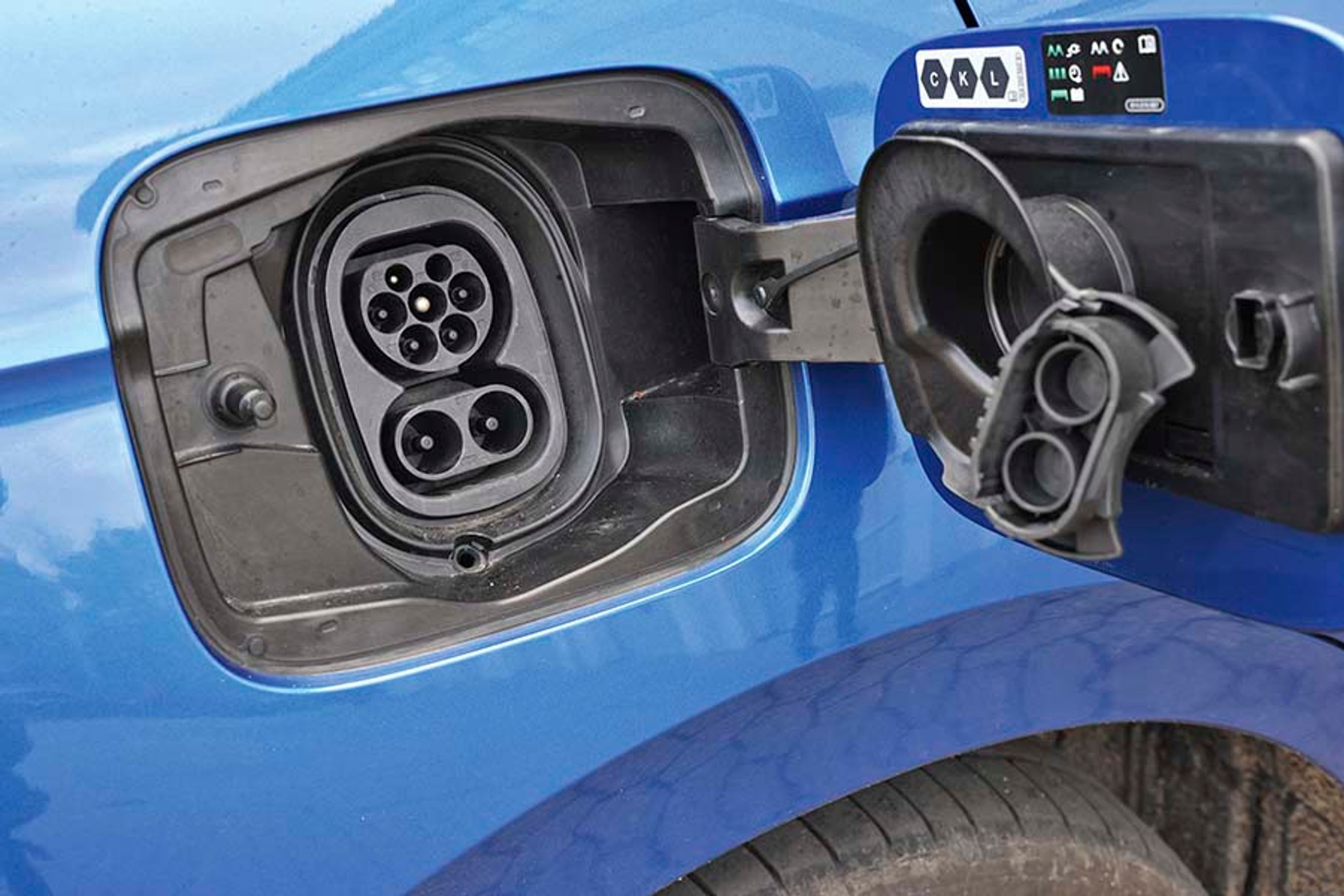 Basisbatteriet på 58 kWh kan ikke lade så hurtigt, og dermed er modellen mindre egnet til de bilister, som ofte kører lange ture. Men kører du kun langt af og til, så vær glad for at have et batteri, som passer til hverdagen, og nyd de lidt længere og hyppigere pauser, og kom udhvilet frem. 