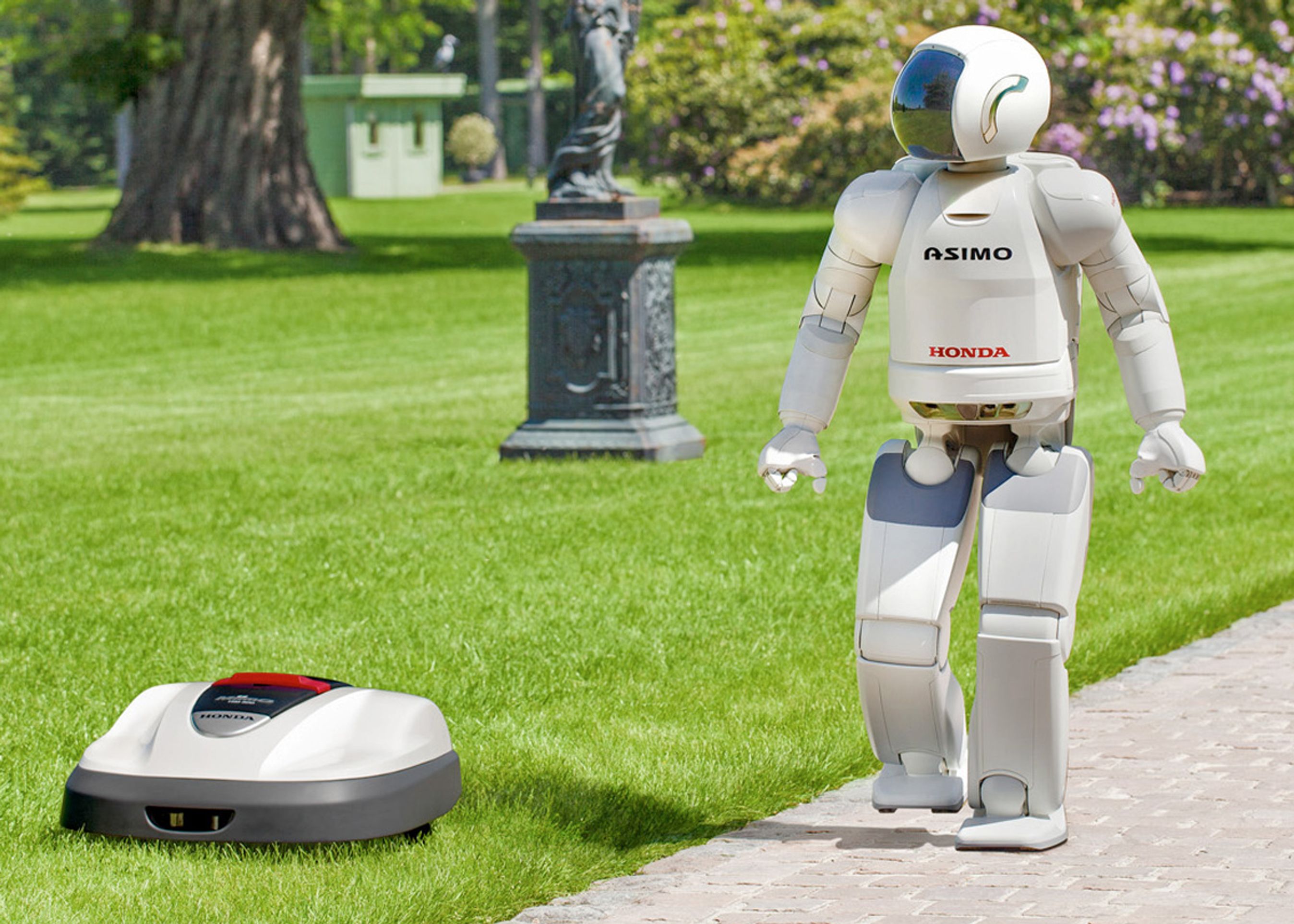 Den gående robot kan man ikke se i Bella Center, men derimod Hondas intelligente robotplæneklipper.