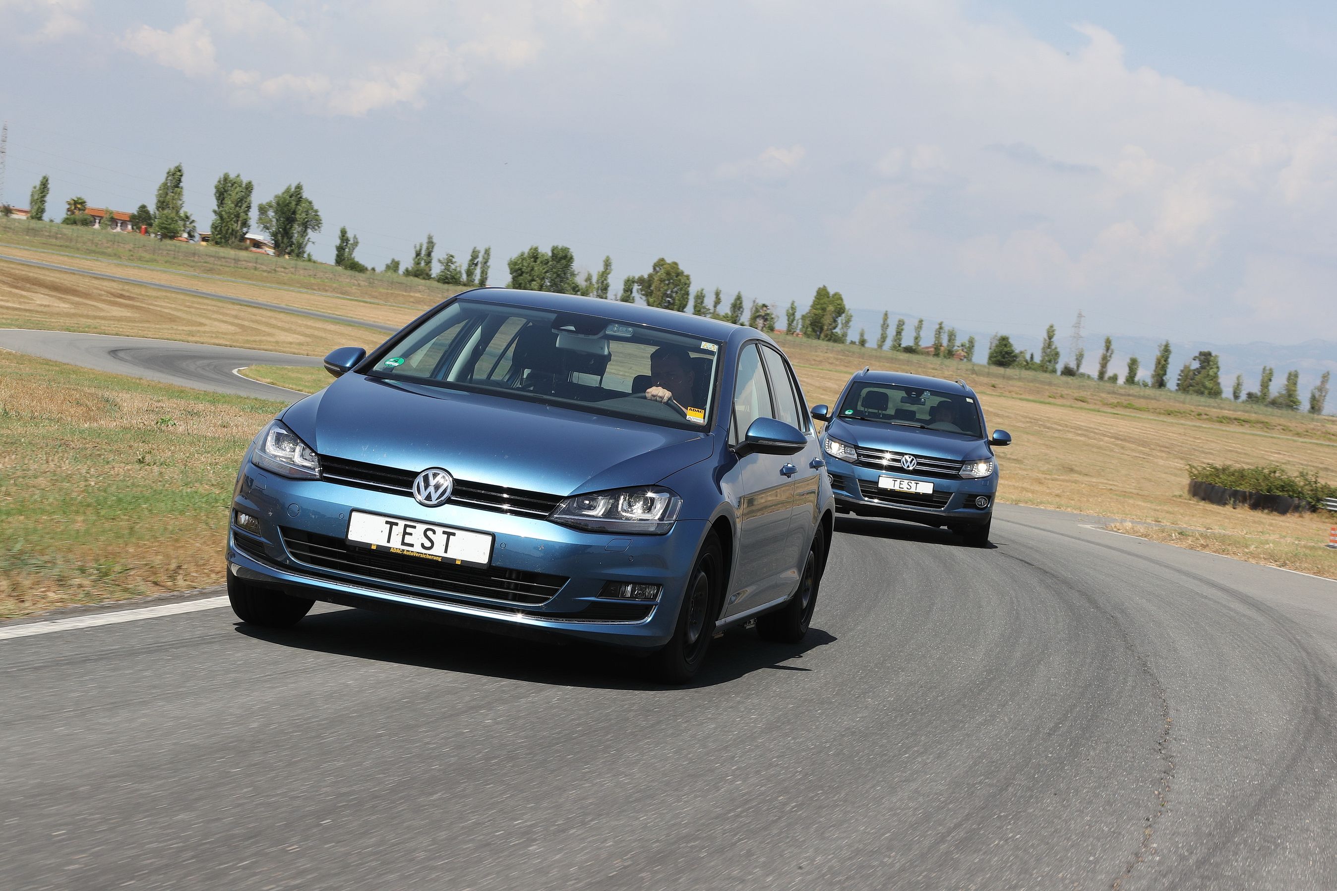 Sommerdækkene er testet på både tør og våd vej samt naturligvis udmåling af brændstofforbrug, dækstøj og levetid.